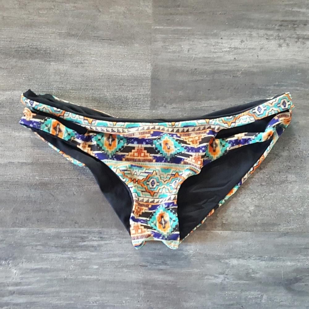 Designer Black Aztec Reversible LSpace Bikini Bottoms Size ONE SIZE - 1 Thumbnail