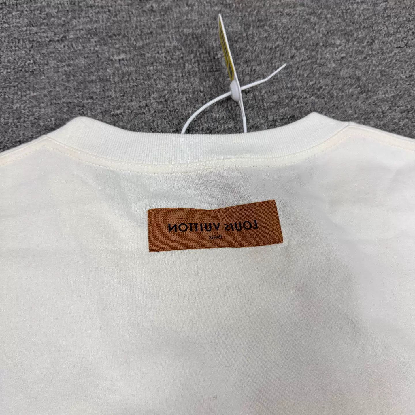 Louis Vuitton LV White Classic Graffiti Embroidered Logo Tee 4L Size 4XL / US 24-26 - 6 Thumbnail