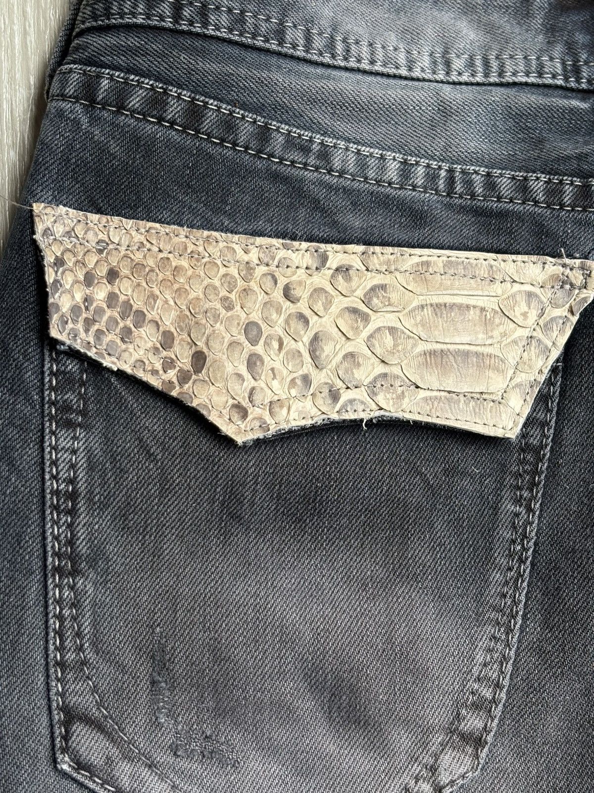 GOSTAR DE FUGA VANQUISH distressed flare jeans Size US 27 - 5 Thumbnail