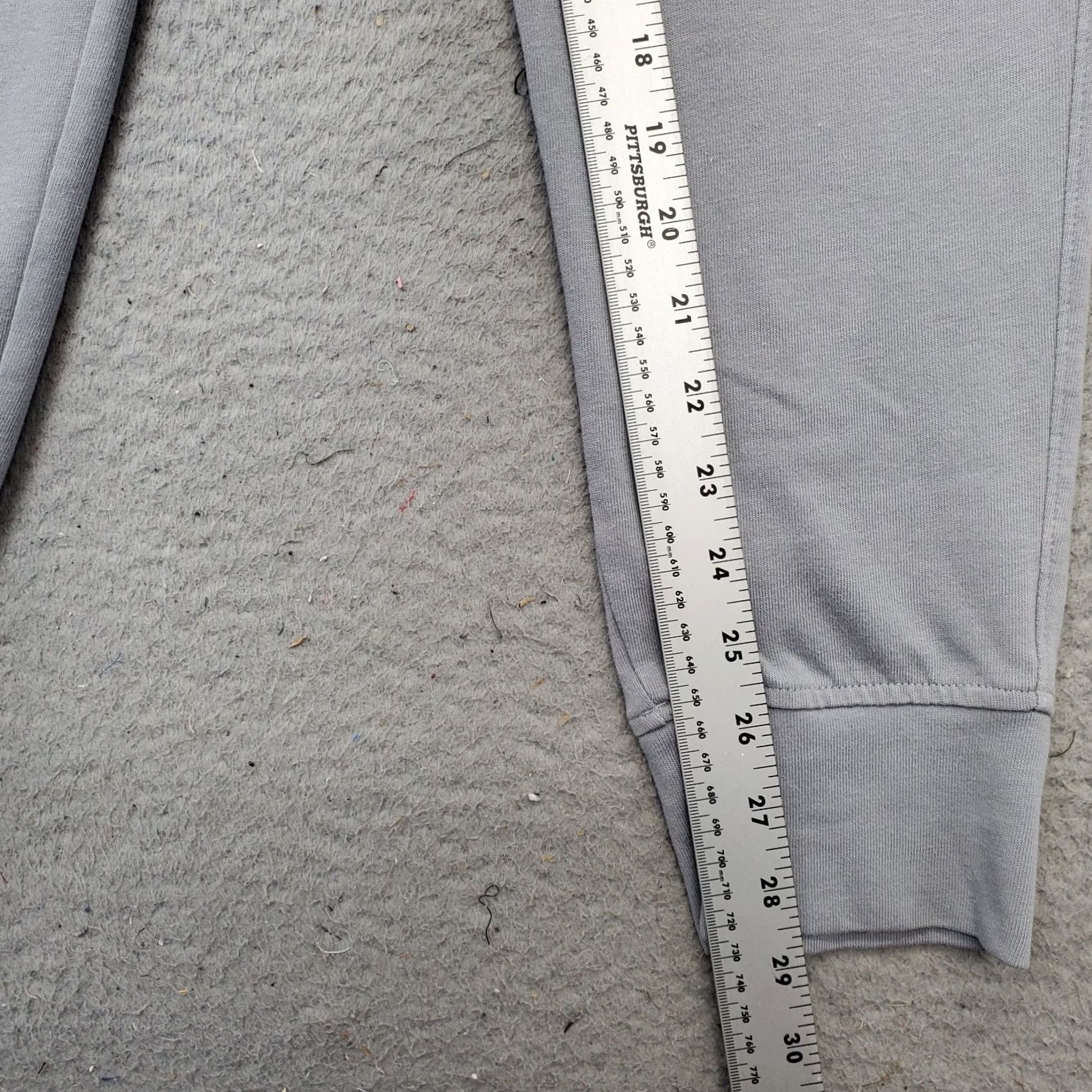 Under Armour Under Armour Activewear Pants Mens M Gray Elastic Waist Tapered Leg Stretch Jogger Athletic"} Size US 31 - 4 Thumbnail