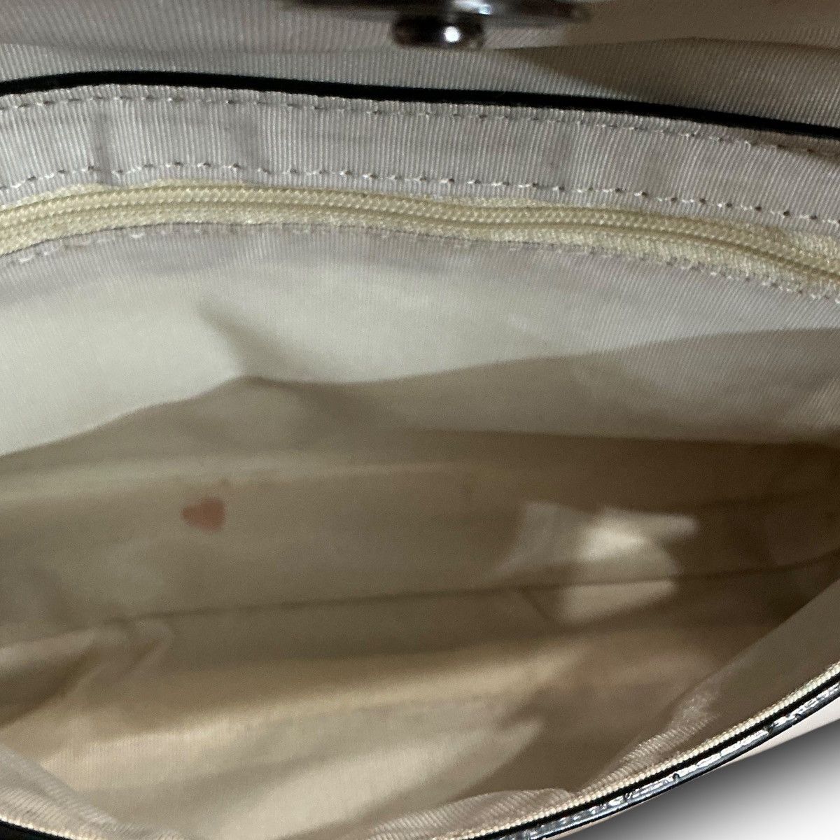 Guess Y2K Small Vintage Guess White Handbag Purse Shoulder Bag Size ONE SIZE - 9 Thumbnail