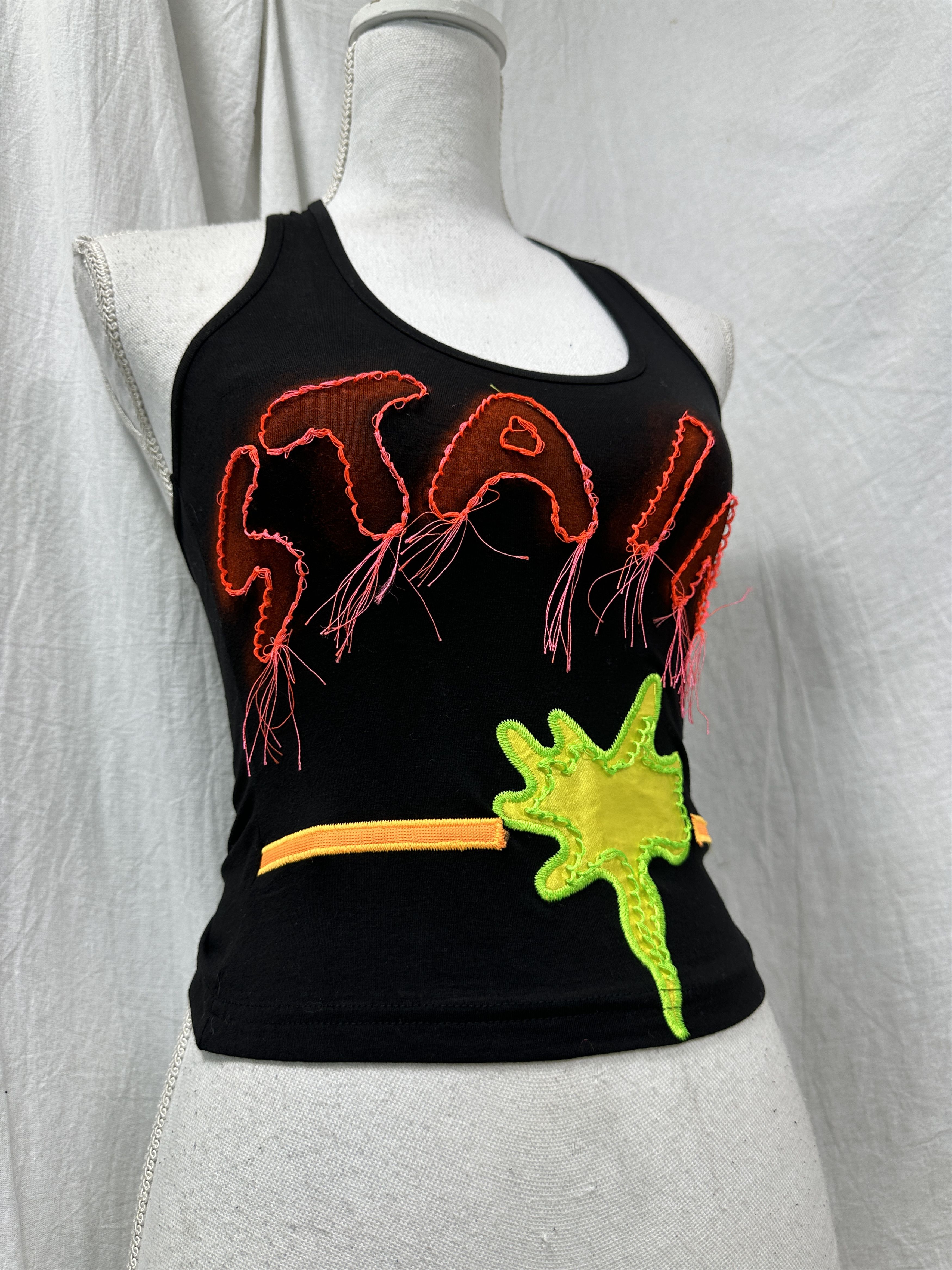 Vintage Vintage Casual Streetwear Stain Embroidered Tanktop Y2K Size S / US 4 / IT 40 - 1 Thumbnail