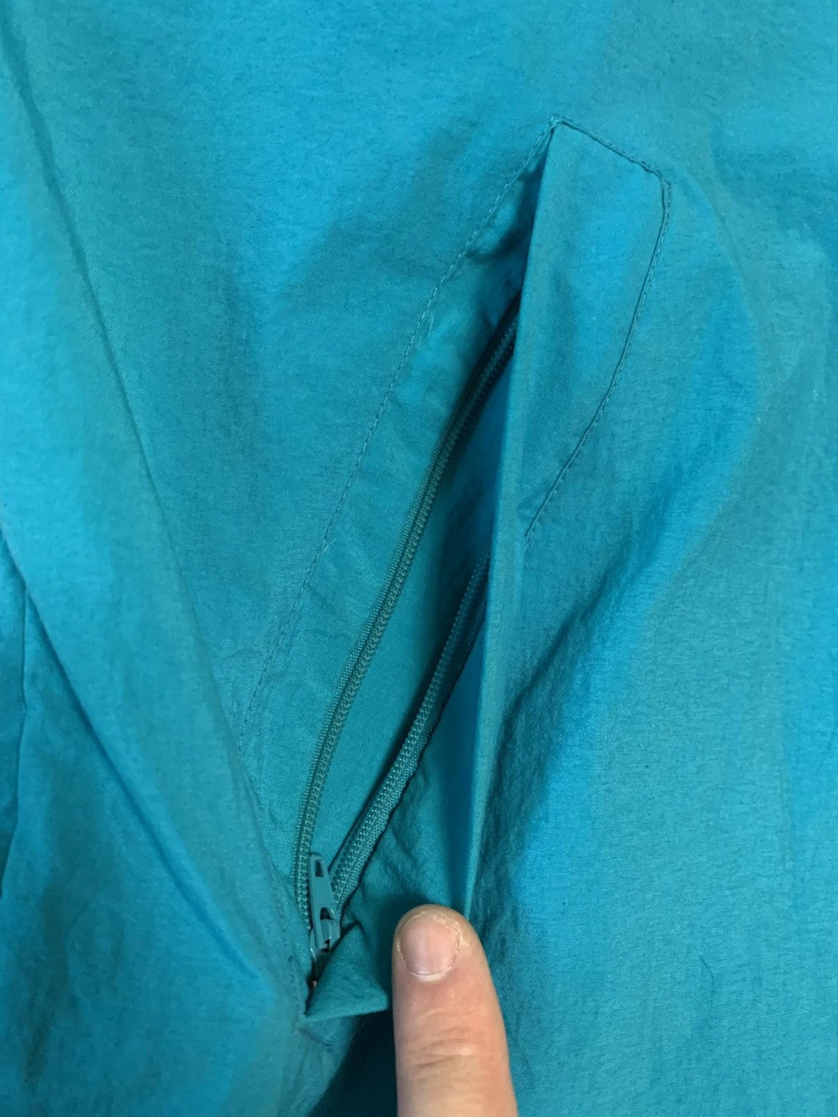 Vintage Vintage Nike Jacket Nylon Windbreaker Baggy Swoosh Y2K 90s Size US M / EU 48-50 / 2 - 6 Thumbnail