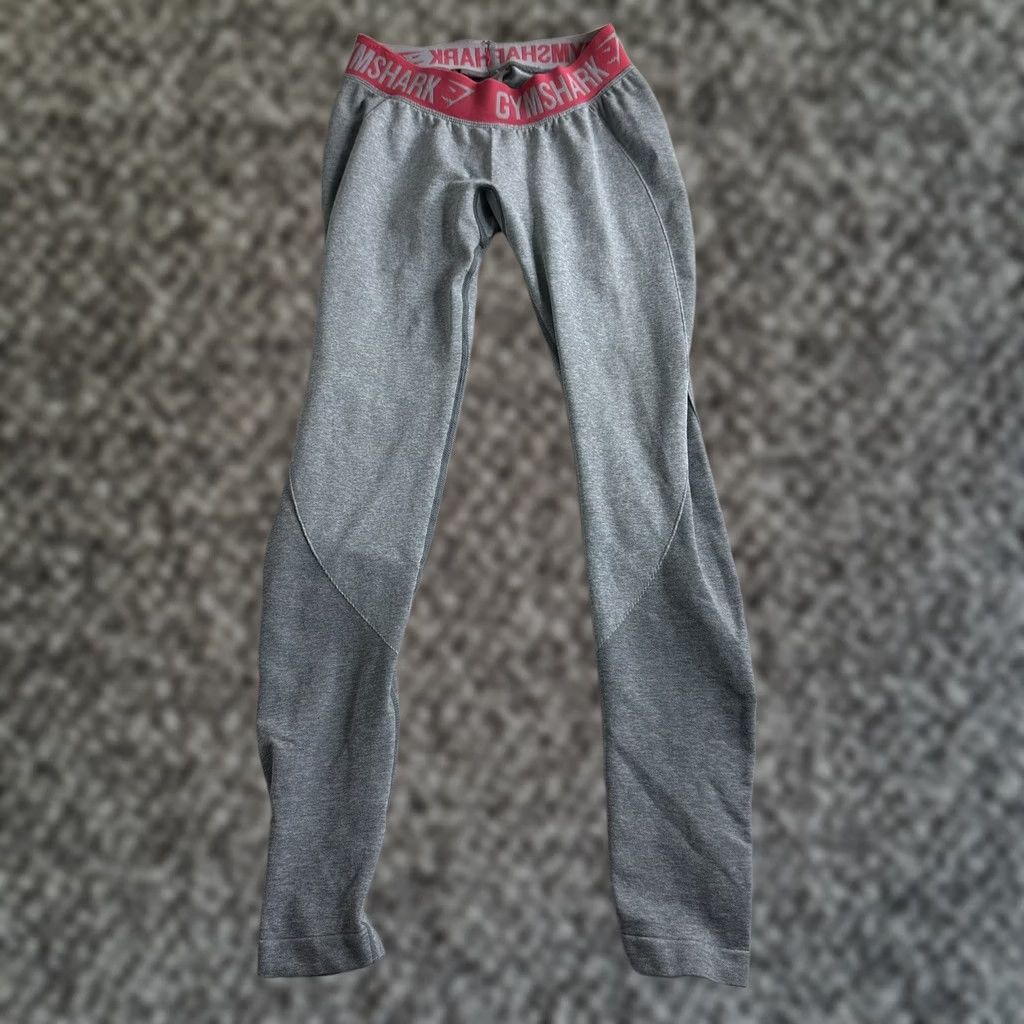 Gymshark Gymshark Leggings V3 Light Gray Womens Size S Active Gym Training Skinny Elastic Waist Compression - Regular Fit Leggings Size 28" / US 6 / IT 42 - 1 Thumbnail