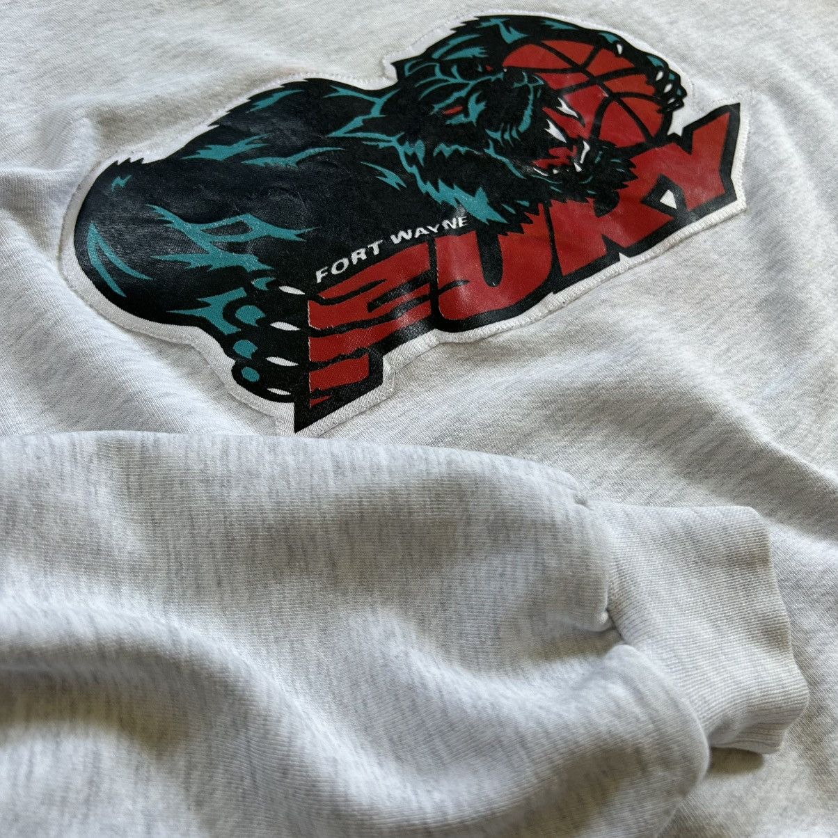 Jerzees 90s FORT WAYNE FURY CBA BASKETBALL CREWNECK HEATHER ASH Size US XXL / EU 58 / 5 - 7 Thumbnail