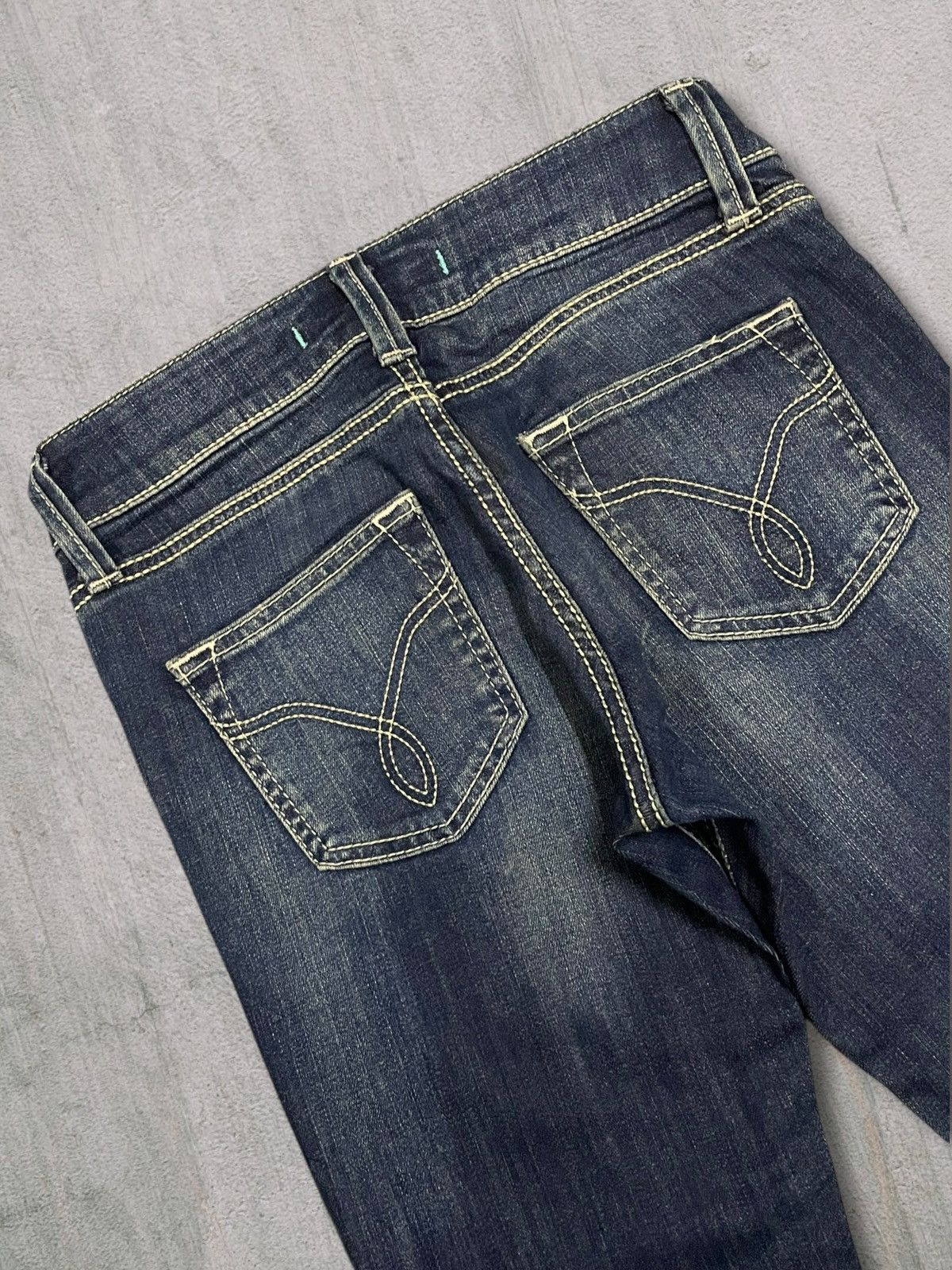 Japanese Brand Vintage Japanese Y2K Women’s Low Rise Bootcut Dark Jeans Size 28" / US 6 / IT 42 - 8 Thumbnail