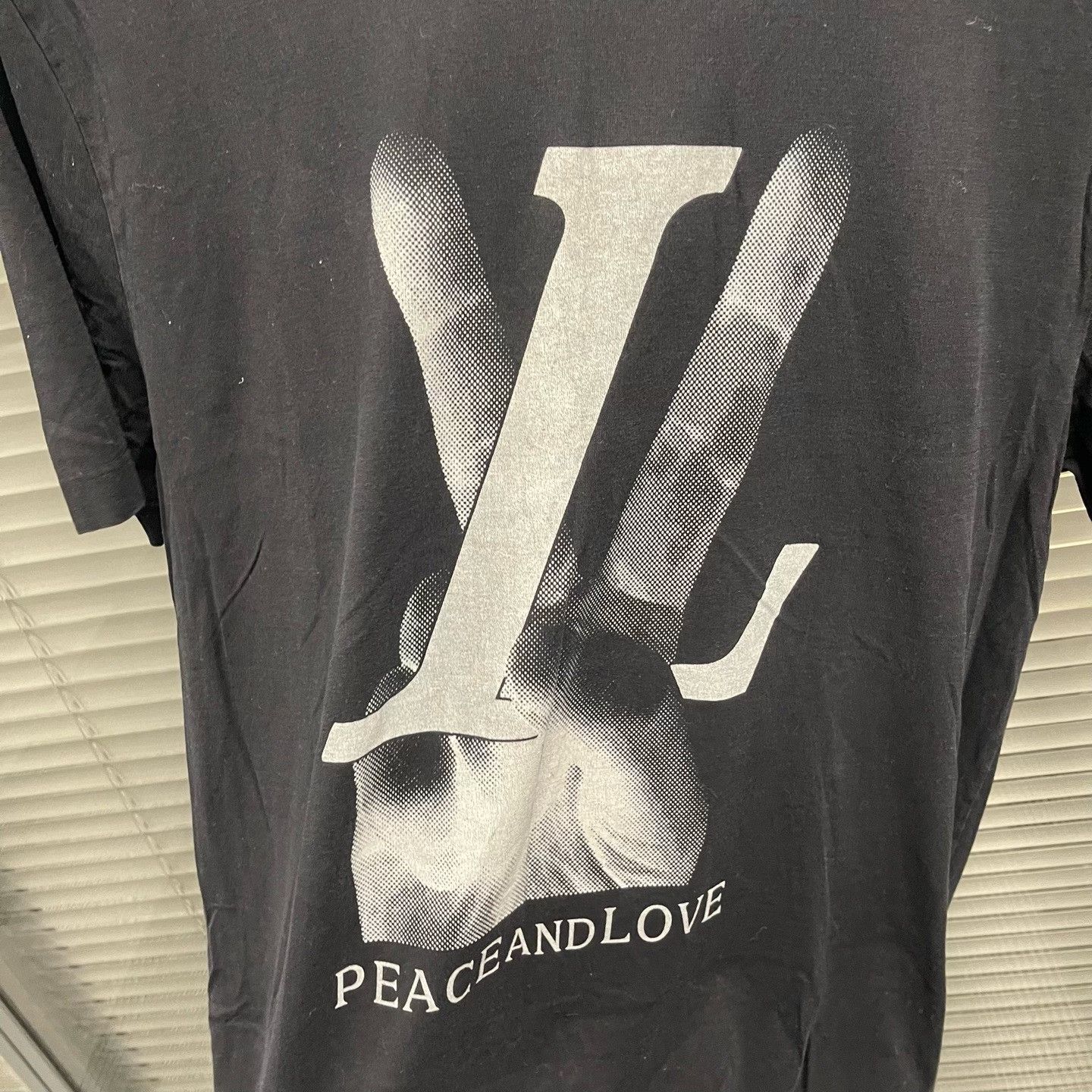 Louis Vuitton Louis Vuitton 'Peace and Love' Graphic T-Shirt Black Size US M / EU 48-50 / 2 - 4 Thumbnail