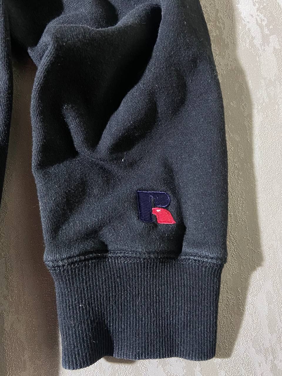 Russell Athletic × Vintage Vintage Russell Athletic Crewneck Sweatshirt Central Logo Size US S / EU 44-46 / 1 - 7 Thumbnail