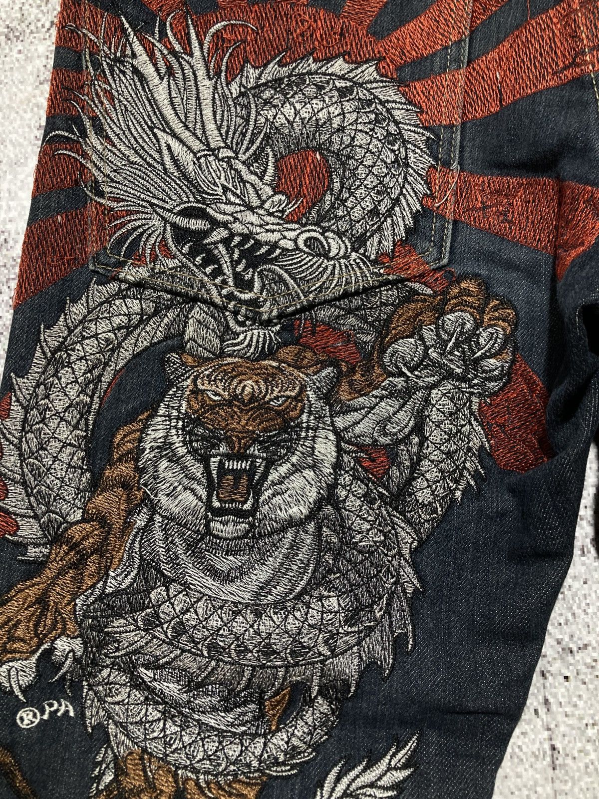 Japanese Brand 2000s Sugoi Tatto Embroidery Dragon Tiger Denim Jeans Size US 29 - 9 Thumbnail