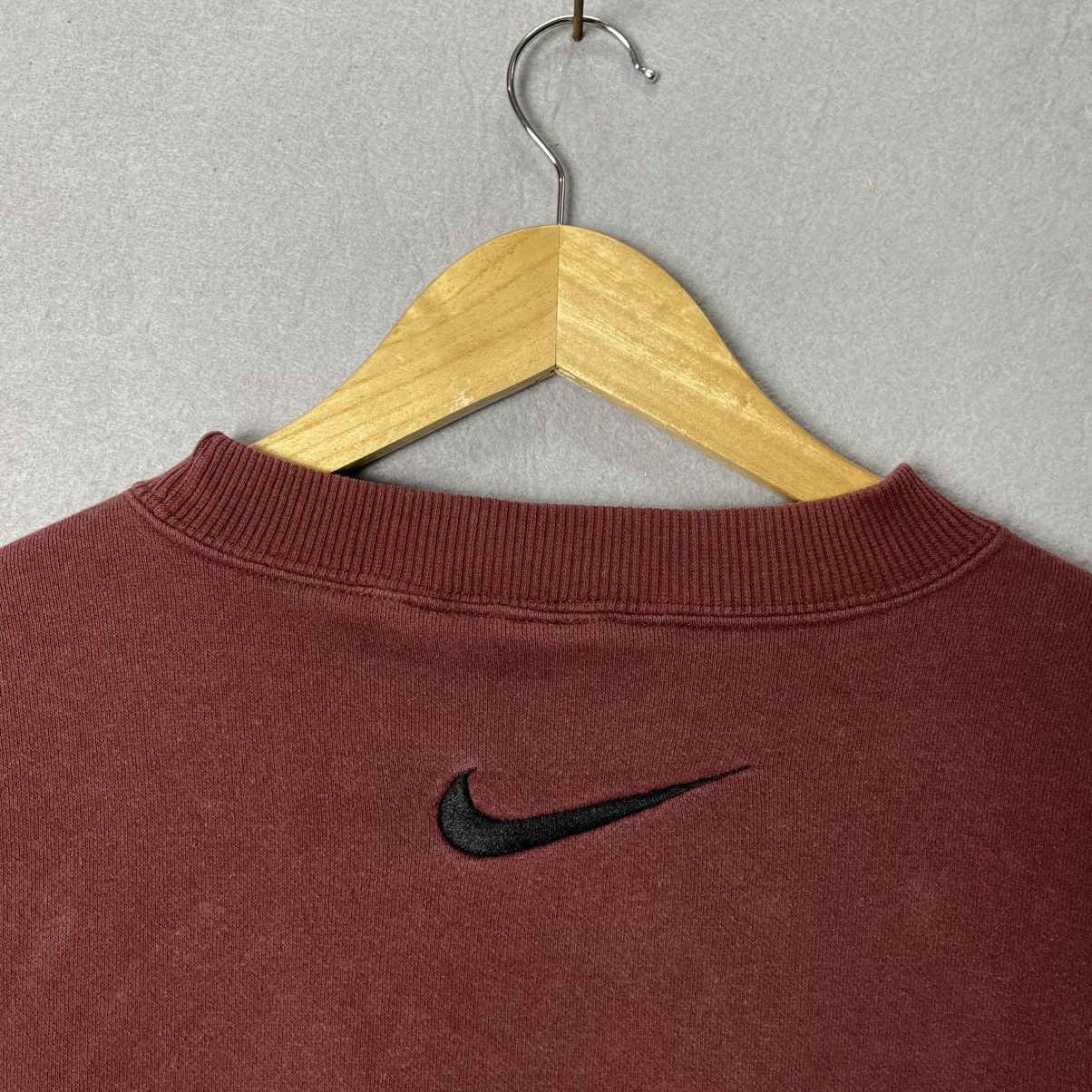 Nike Vintage Nike Swoosh Crewneck Sweatshirt – Burgundy (M) Size US M / EU 48-50 / 2 - 7 Thumbnail