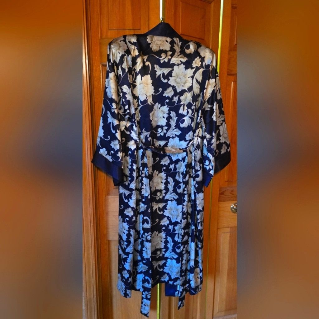 The Unbranded Brand Adonna Vintage Like New 3 Piece Pajama Set Size ONE SIZE - 2 Thumbnail