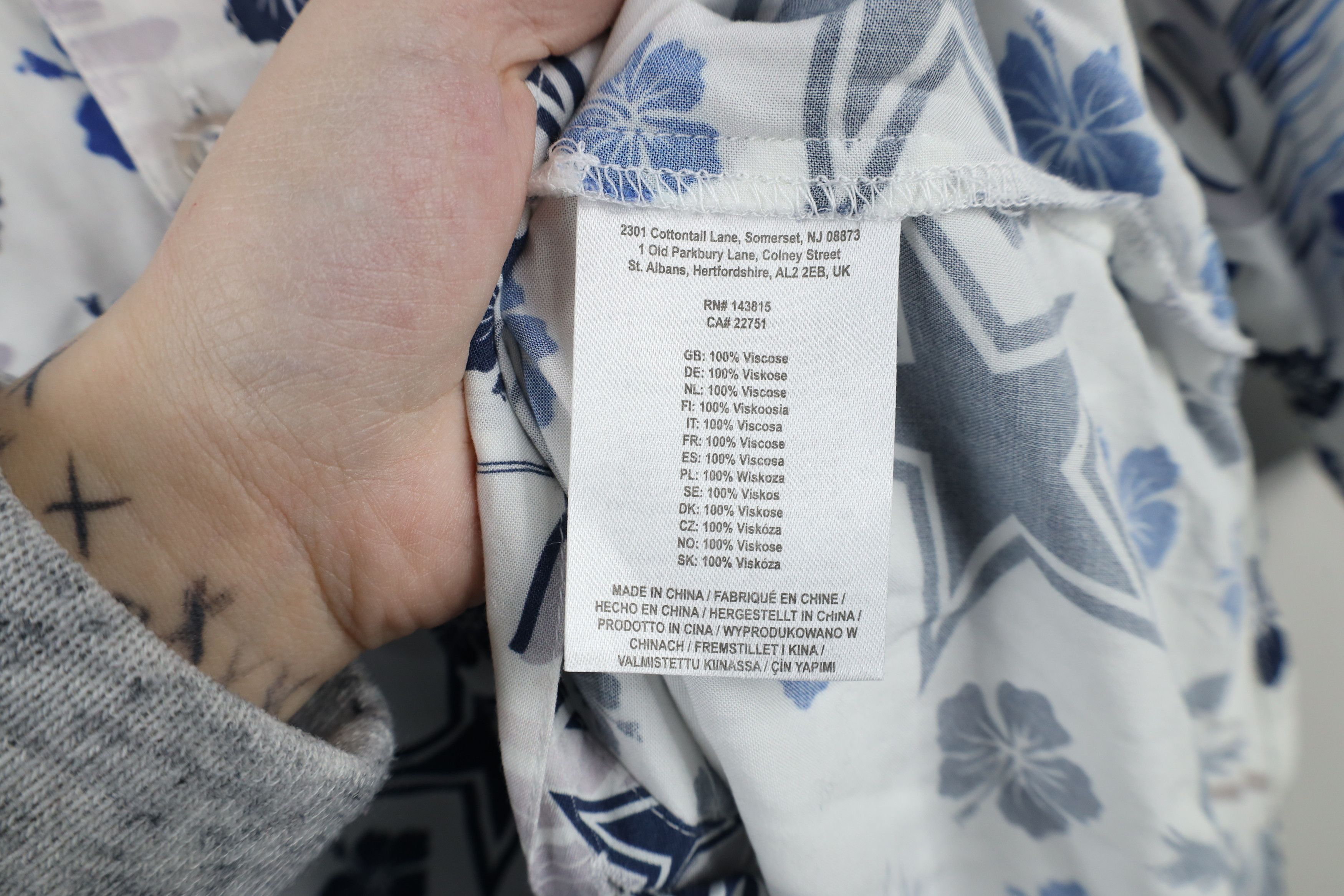 Vintage Vintage NFL All Over Print Cowboys Hawaiian Button Shirt Size US XL / EU 56 / 4 - 7 Thumbnail