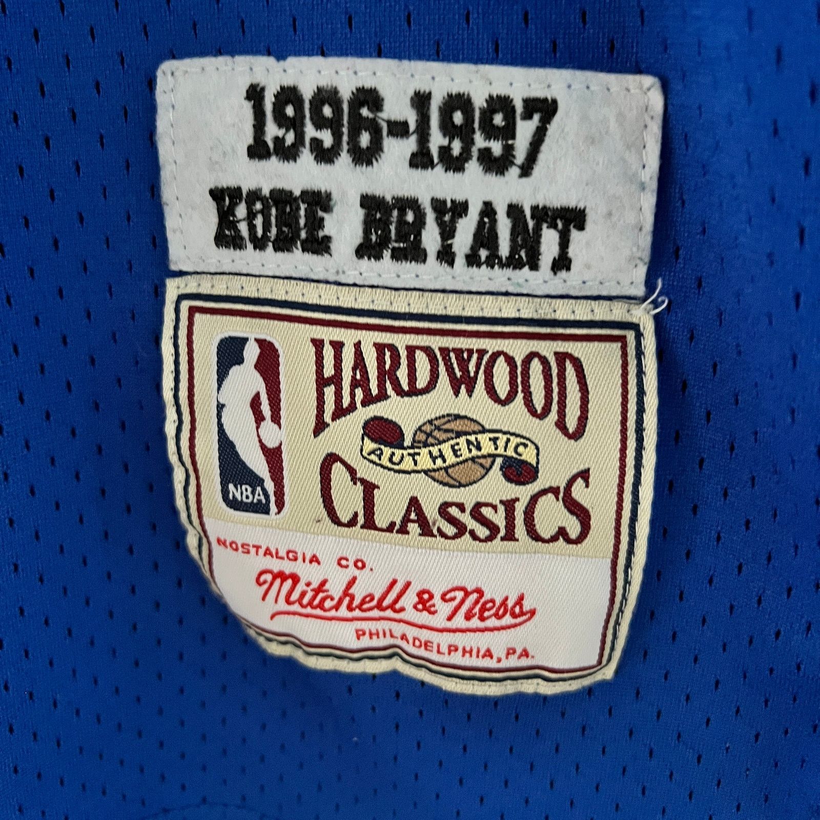 Mitchell & Ness Kobe Bryant Mitchell & Ness Lakers 1996-1997 Jersey M 21x30 Size US M / EU 48-50 / 2 - 3 Thumbnail