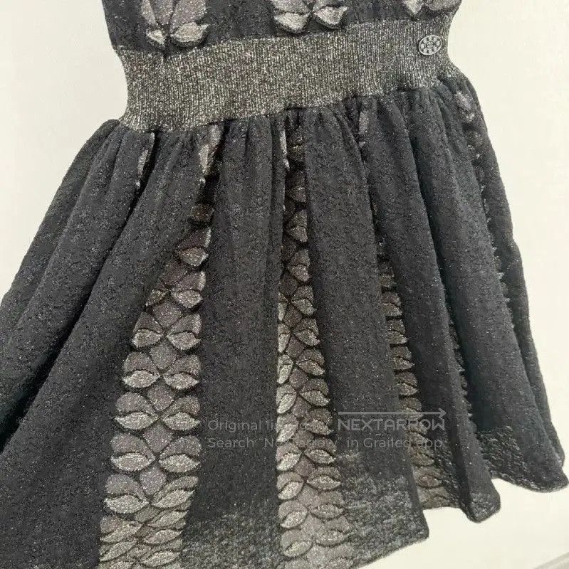 Chanel Chanel Black Short Sleeve Dress Size S . Size S / US 4 / IT 40 - 4 Thumbnail