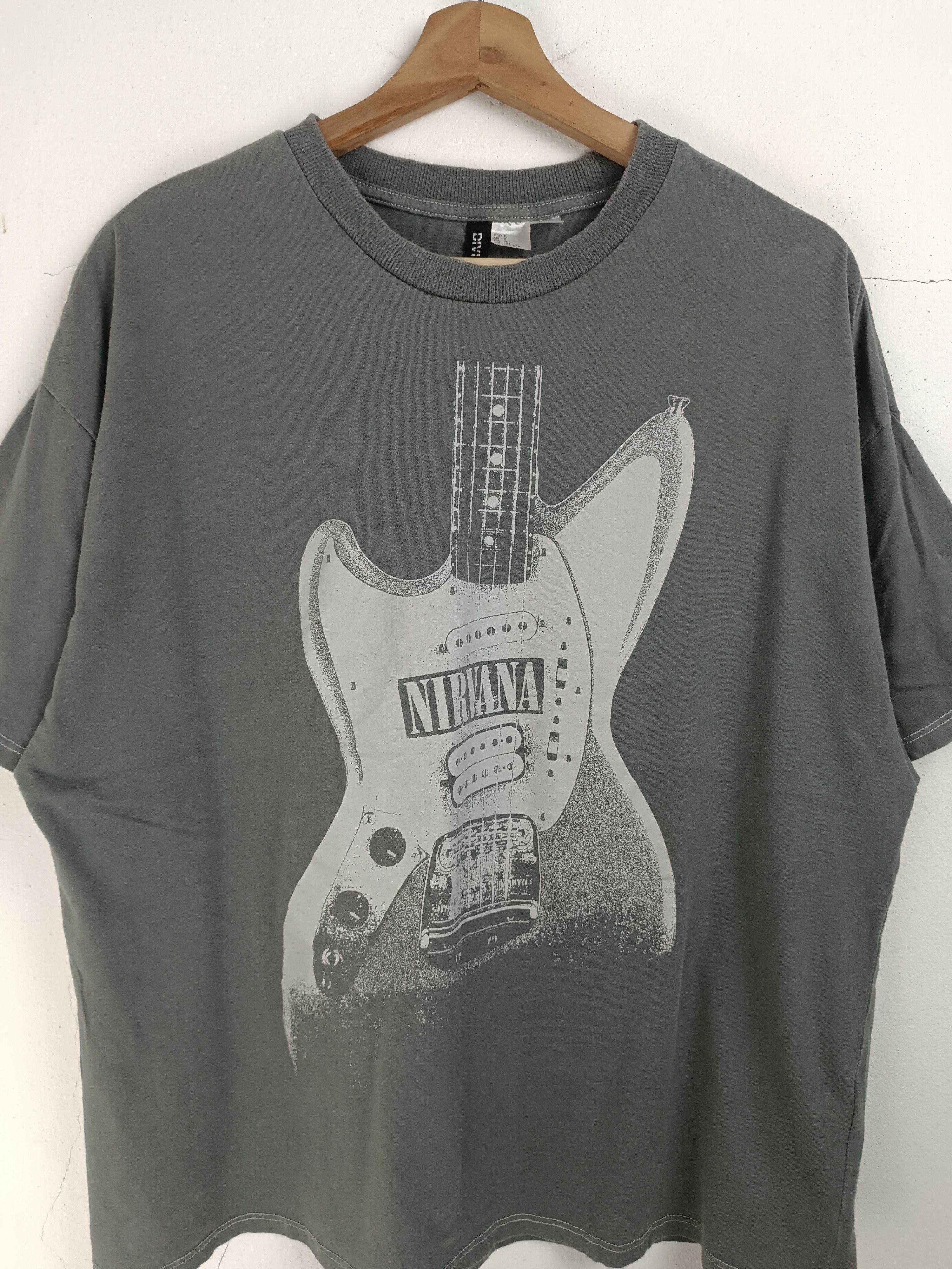 Band Tees VINTAGE NIRVANA H&M GRUNGE KURT COBAIN FOO FIGHTERS TEE Size US M / EU 48-50 / 2 - 8 Thumbnail