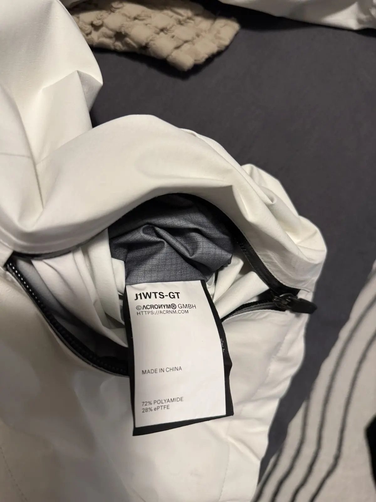 Acronym Acronym J1wts-gt size xs Size US XS / EU 42 / 0 - 7 Thumbnail