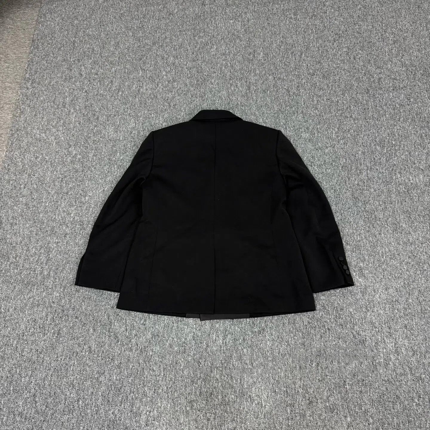 Saint Laurent Paris Saint Laurent Paris size 42 Satin lapel collar, double row Size XL / US 12-14 / IT 48-50 - 3 Thumbnail