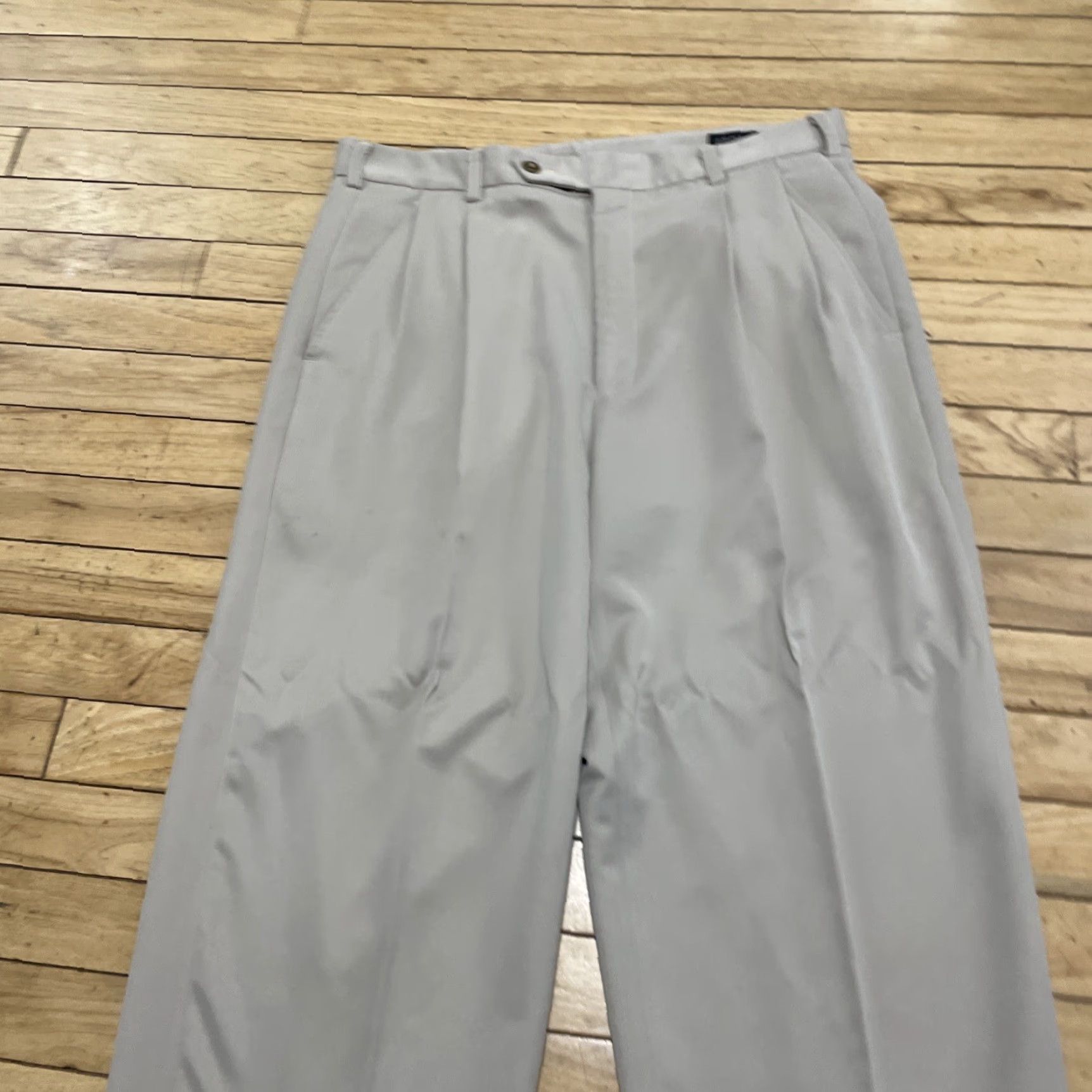 Izod VINTAGE Izod Men 34x28 Pleated Golf Pants Chino Beige Khaki Light 90s Logo Preppy Retro Classic Golf Pant Shirt? Size US 34 / EU 50 - 4 Thumbnail