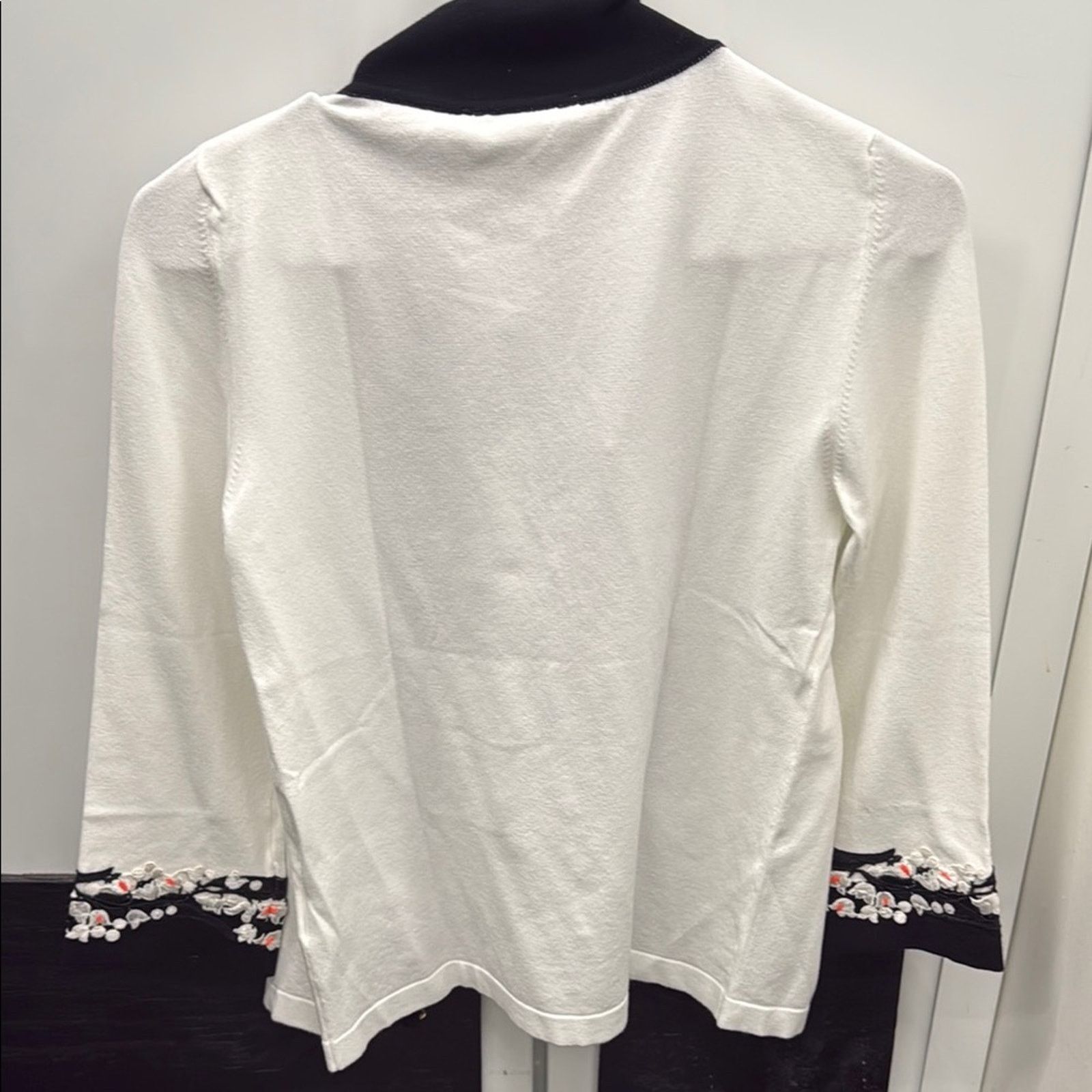 Blumarine NWT Blumarine Embroidered Cardigan Sweater Black Trim Rare M Size M / US 6-8 / IT 42-44 - 10 Thumbnail