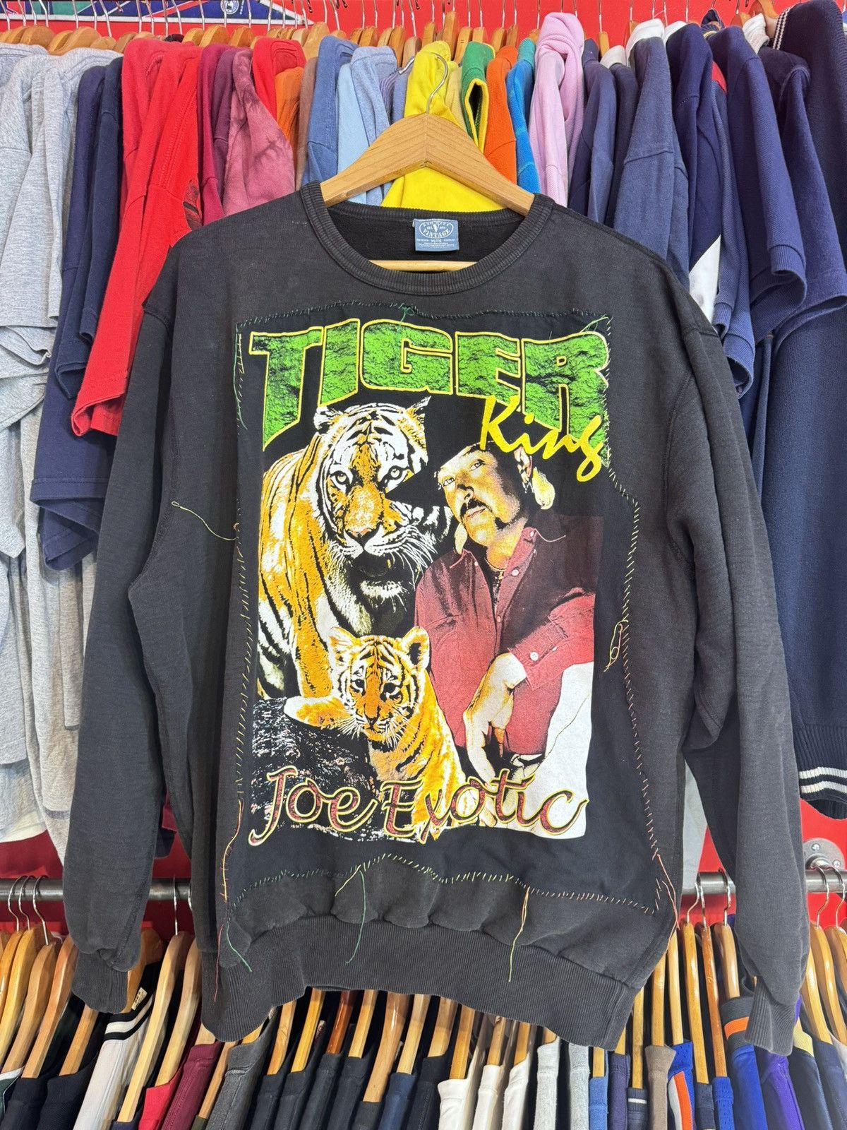 Rap Tees × Vintage Vintage Tiger King Joe Exotic Cut & Sew Sweatshirt Size US XL / EU 56 / 4 - 3 Thumbnail