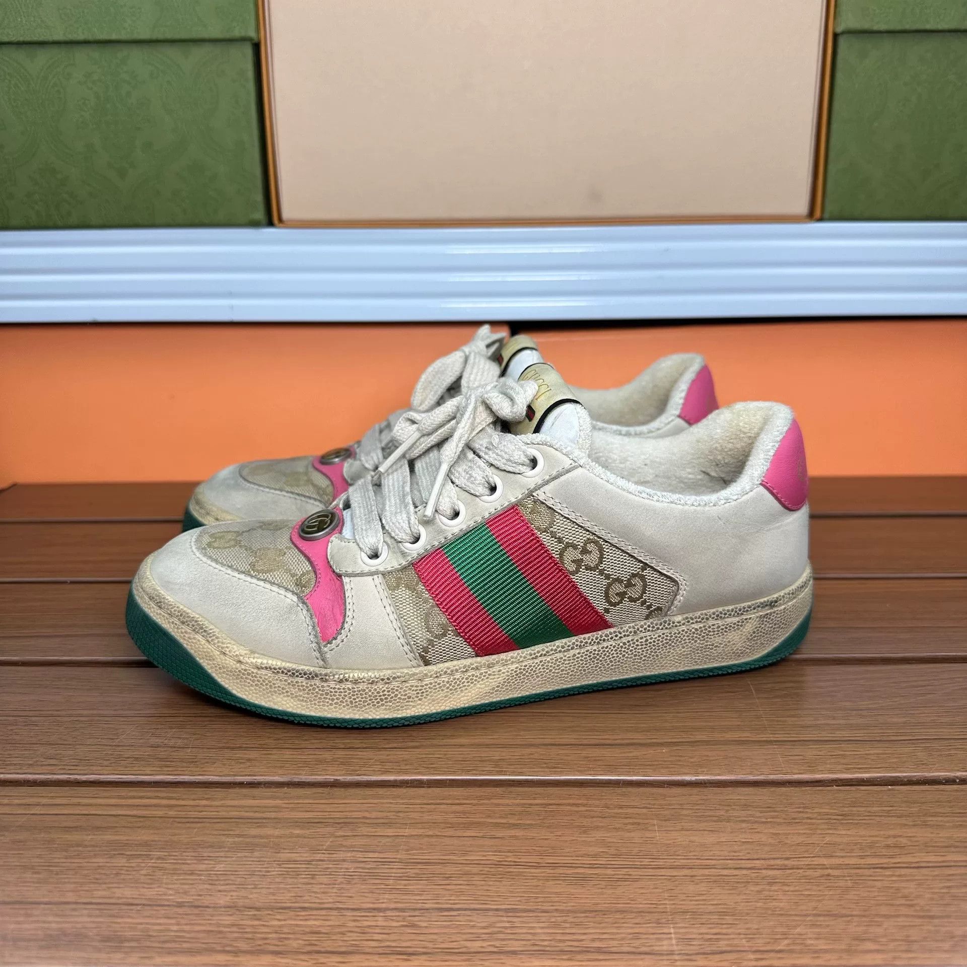 Gucci Gucci Lowtop Sneakers it_35-5 Women Size US 5.5 / IT 35.5 - 1 Thumbnail