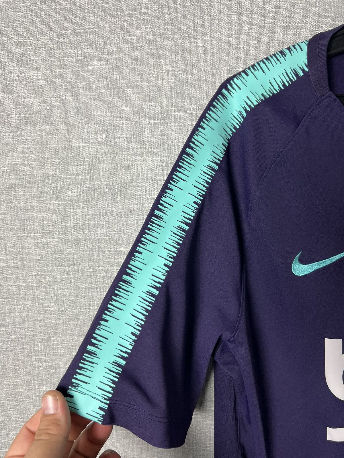 Nike Barcelona Nike 2017 - 2018 Training Soccer Jersey Size US L / EU 52-54 / 3 - 10 Thumbnail