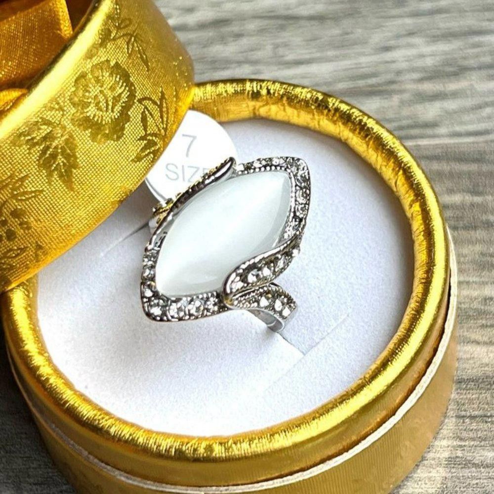 Designer Vintage Moonstone White Marquise Silver Ring - Size 6 Size ONE SIZE - 10 Thumbnail