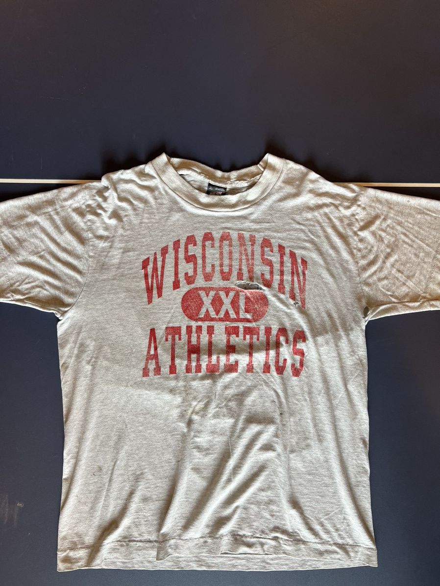Fruit Of The Loom Distressed Vintage Wisconsin Athletics Size US L / EU 52-54 / 3 - 1 Thumbnail
