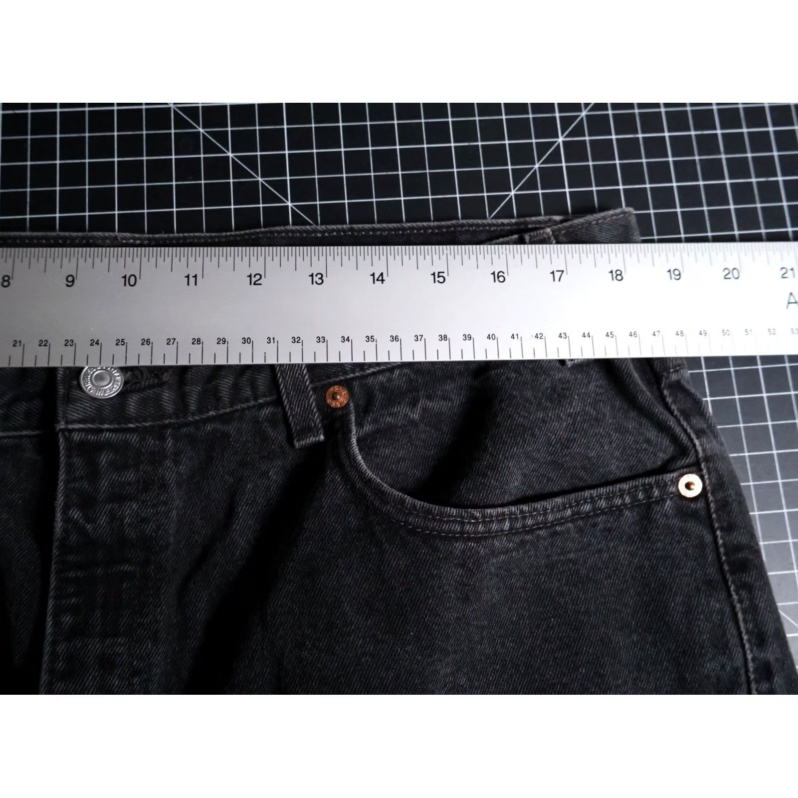 Levi's VINTAGE Levi's 550 Jeans Men's 36 x 26 Black Denim Relaxed Taper 90s Grunge Retro 550 Jeans Mens Regular 5-Pocket Design Jeans Size US 36 / EU 52 - 6 Thumbnail