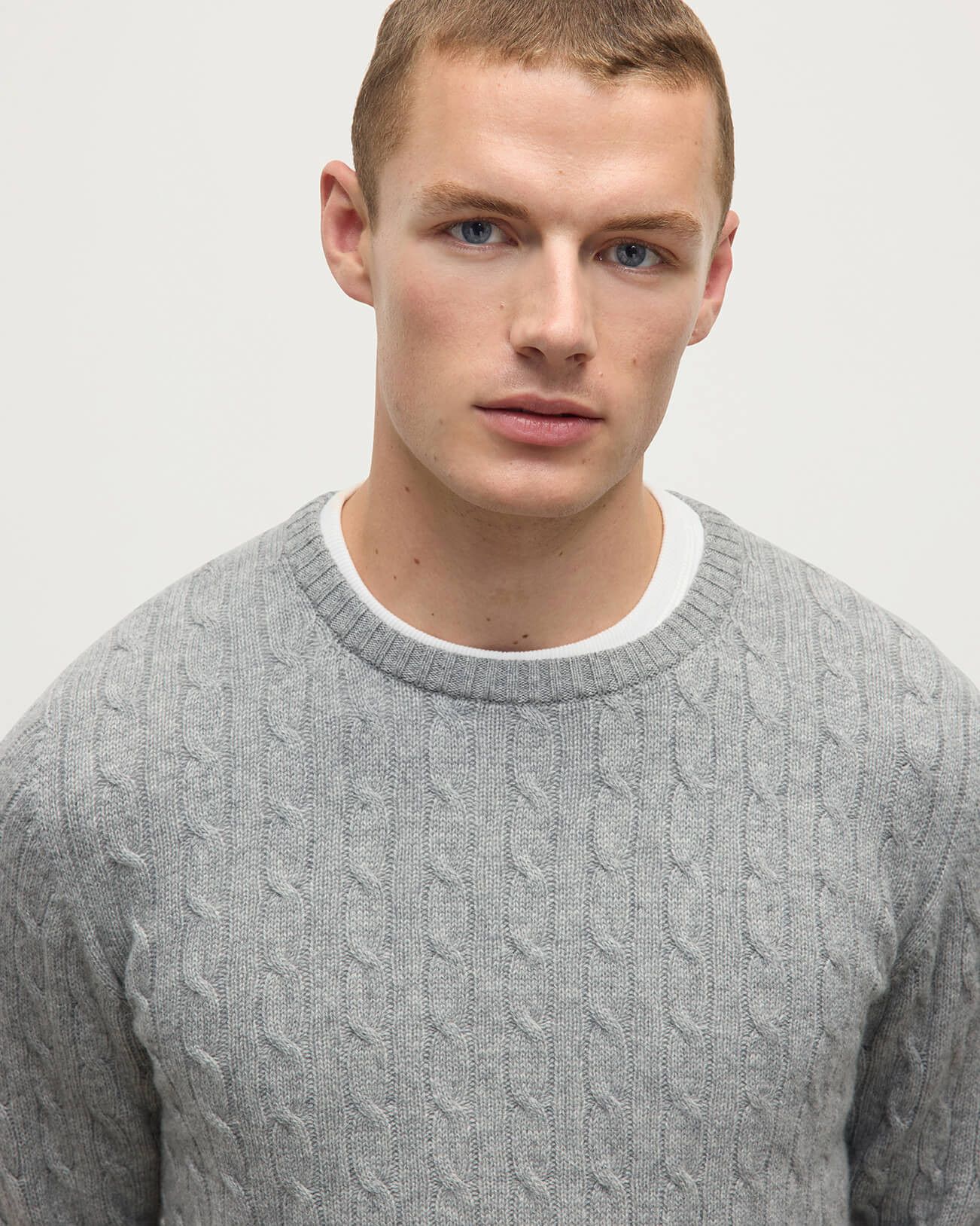 Johnstons Of Elgin Cashmere Cable Knit Sweater Size US L / EU 52-54 / 3 - 4 Thumbnail