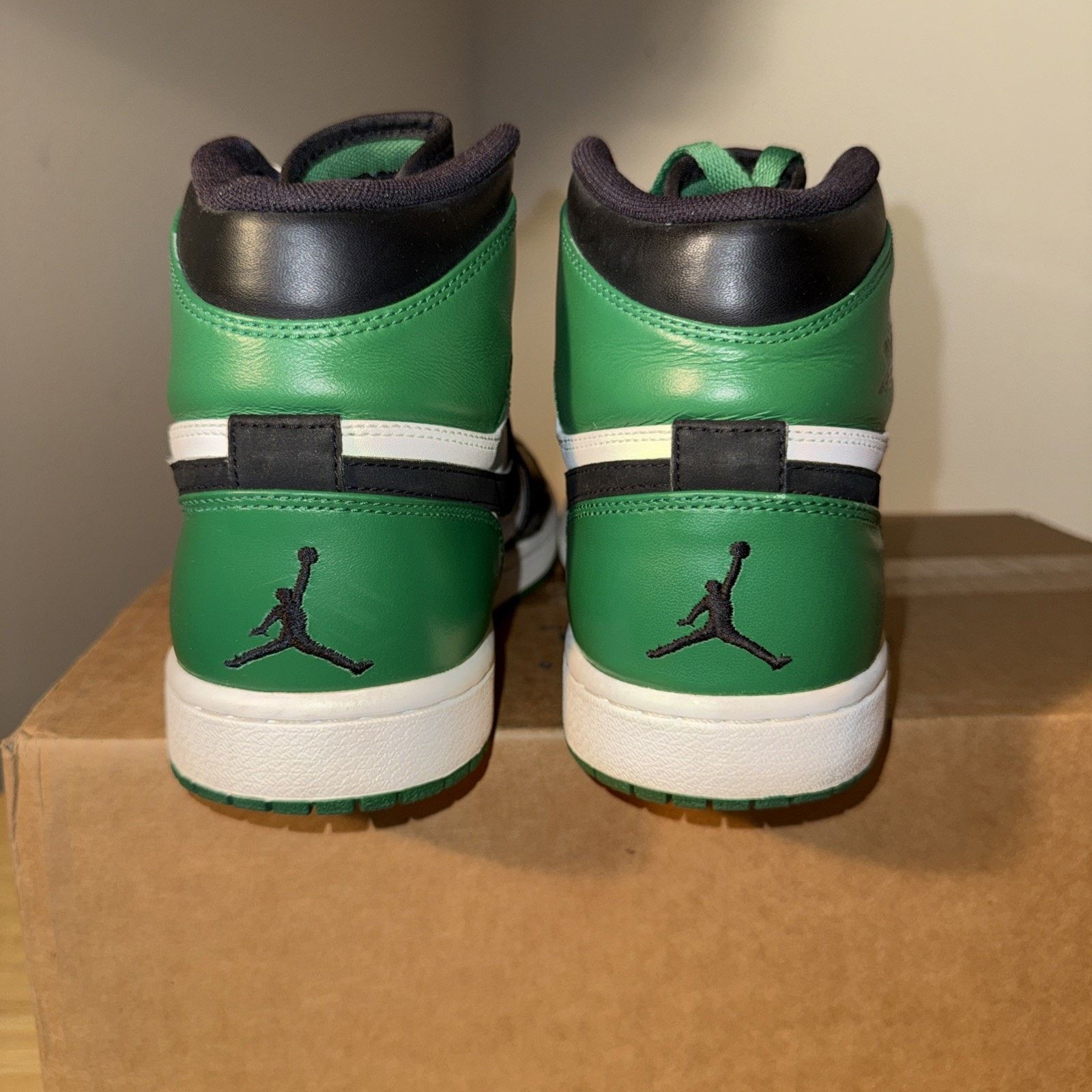 Nike Nike Air Jordan 1 Retro High OG DMP Celtics 2009 332550-101, Size US 10 / EU 43 - 6 Thumbnail