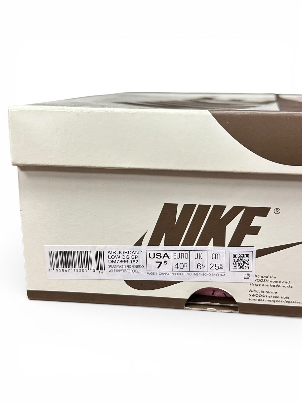 Jordan Brand × Travis Scott Size 7.5 - Jordan 1 Low OG x Travis Scott Reverse Mocha Low Size US 7.5 / EU 40-41 - 10 Thumbnail