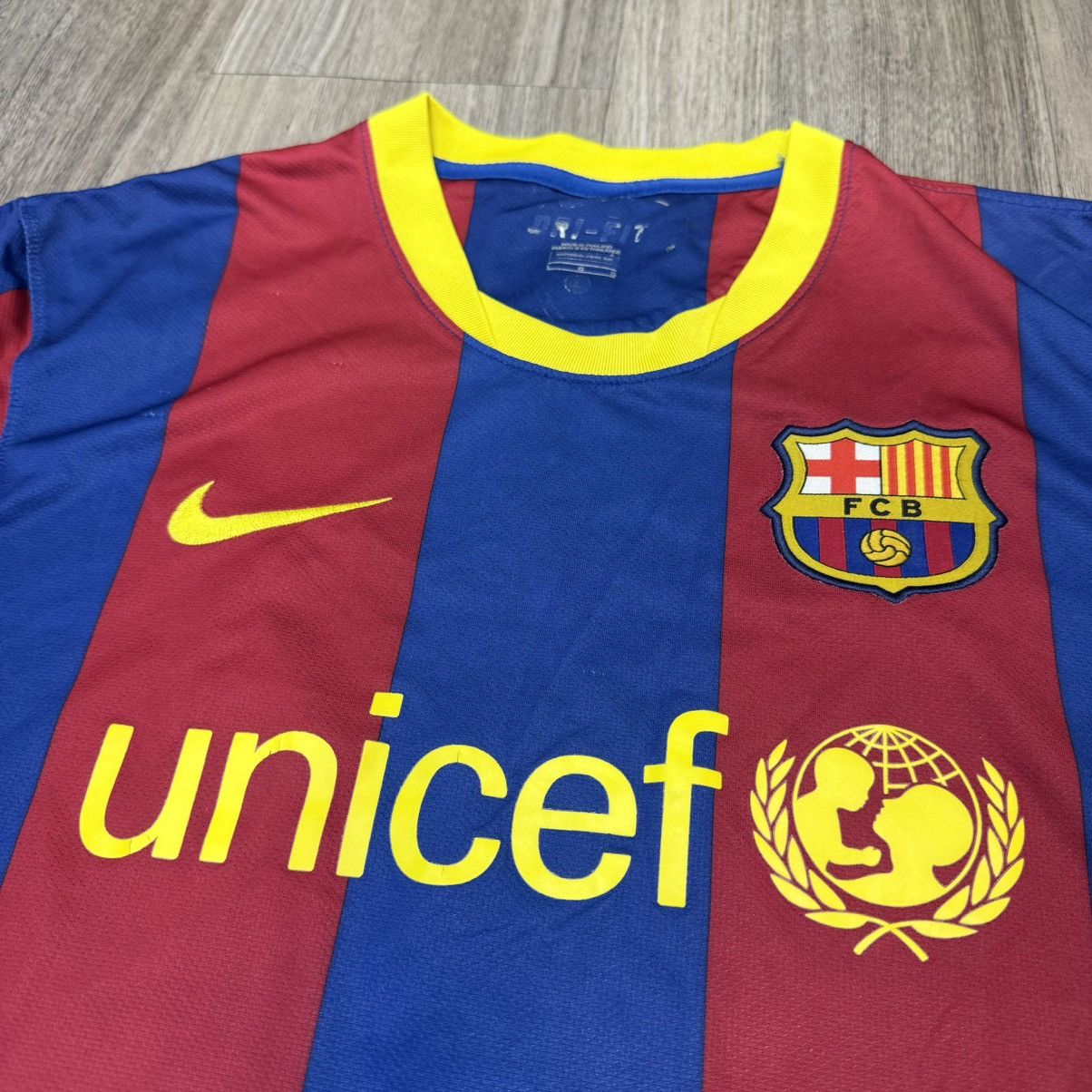 Nike Barcelona 10/11 home shirt #10 Messi Size US L / EU 52-54 / 3 - 3 Thumbnail