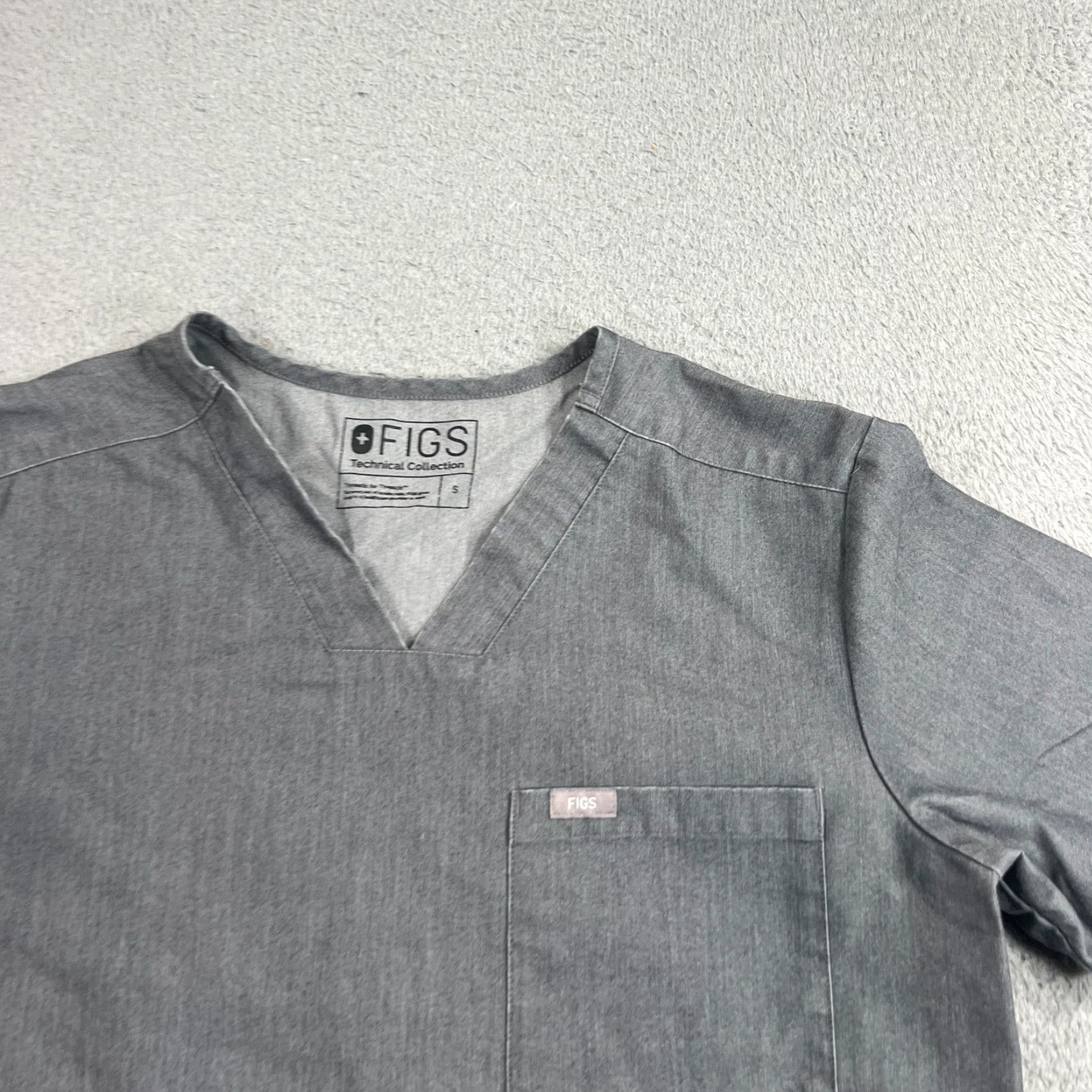 Vintage FIGS Technical Collection Women’s Gray Scrub Top Shirt Sz Small V-Neck Medical Size S / US 4 / IT 40 - 2 Thumbnail