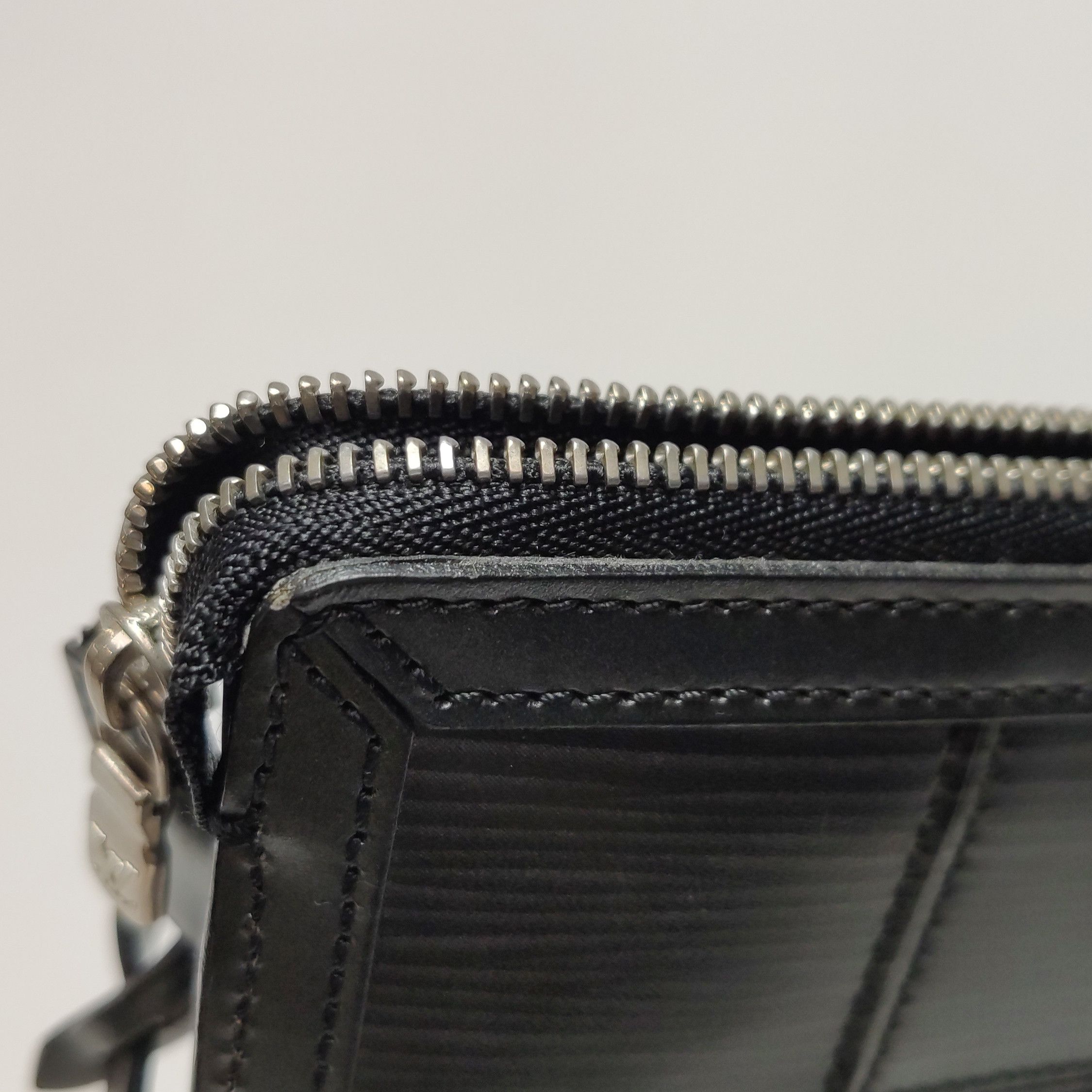 Louis Vuitton Louis Vuitton (LV) Cowhide check logo handbag -y2506 Size ONE SIZE - 8 Thumbnail