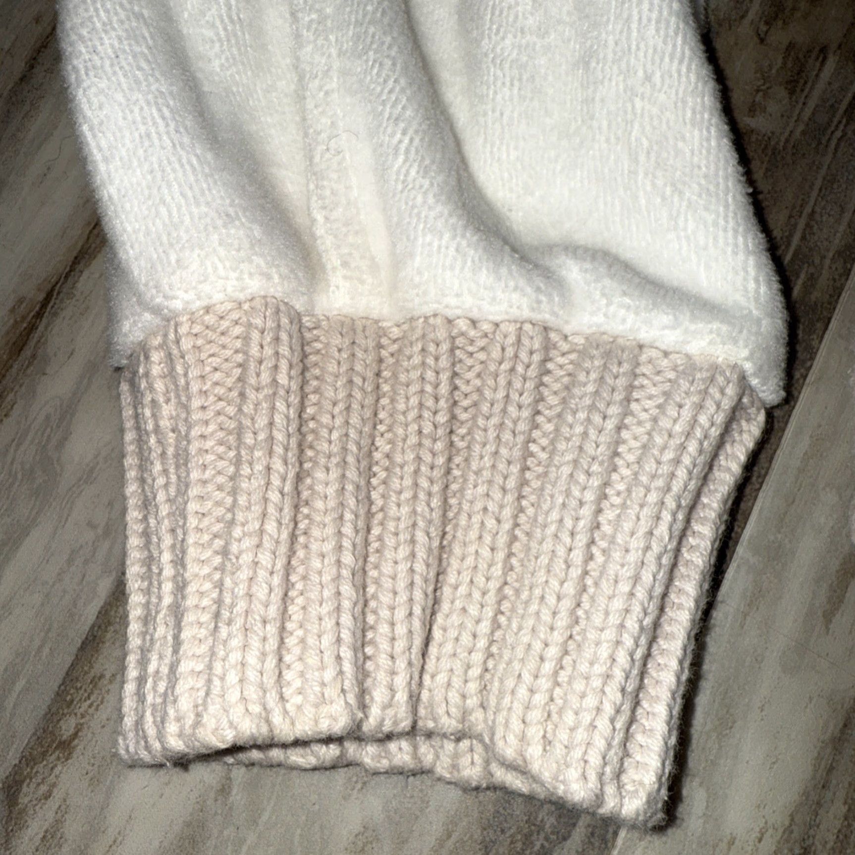 Vintage Miracle Sweater Pullover Women’s S/M Beige Knit Long Velour Sleeve Casual Cozy Boxy Fit Crew Neck Boat Neck Ladies Mens? Size S / US 4 / IT 40 - 6 Thumbnail