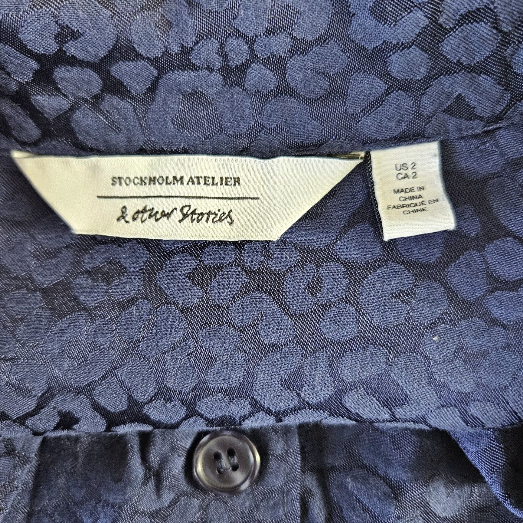 & Other Stories Stockholm Atelier & Other Stories Womens Button Front Top Sz 2 Blue Animal Print Size XS / US 0-2 / IT 36-38 - 5 Thumbnail