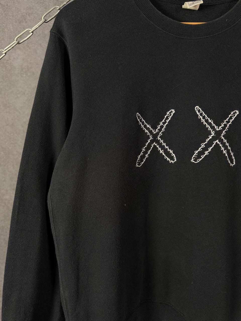 Kaws Kaws x Uniqlo cult designer sweatshirt Size US S / EU 44-46 / 1 - 7 Thumbnail