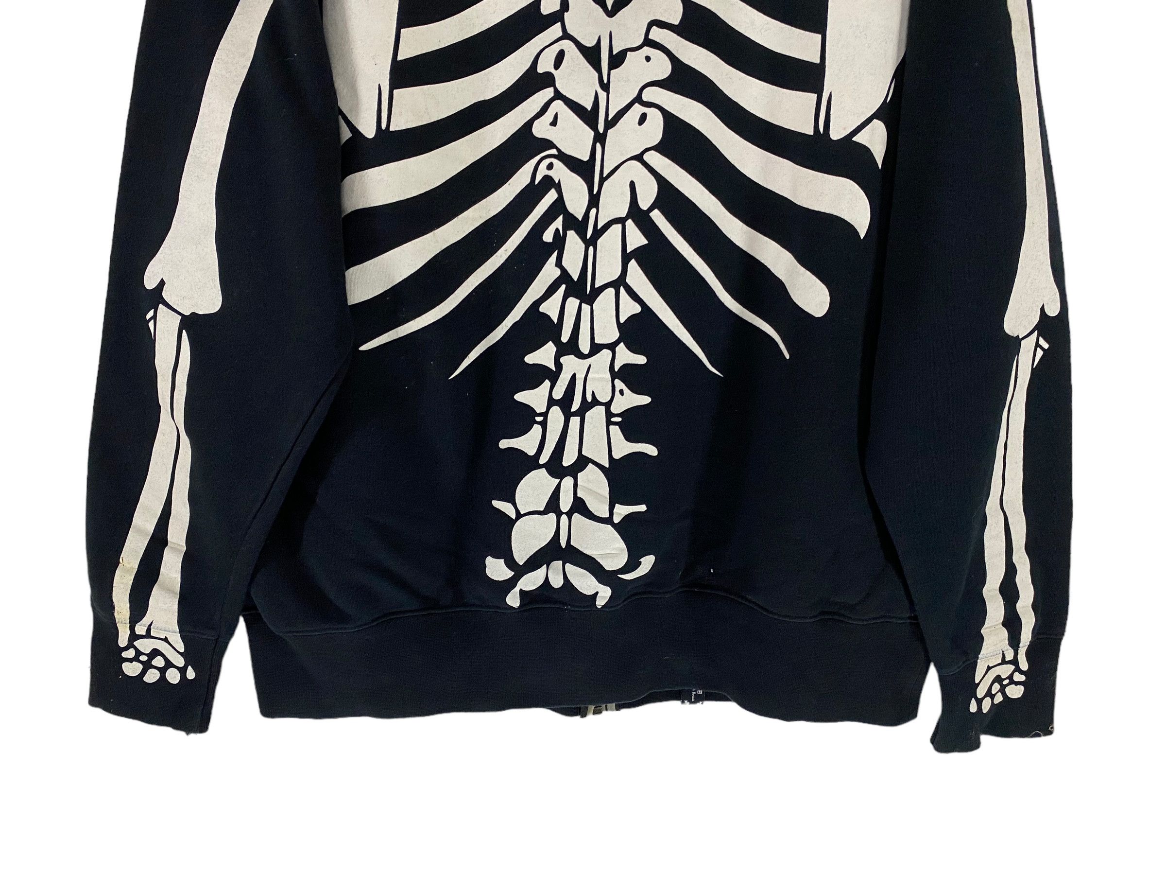 LRG × Vintage 2000s Lrg dead serious skeleton hoodie glow in the dark Size US L / EU 52-54 / 3 - 9 Thumbnail