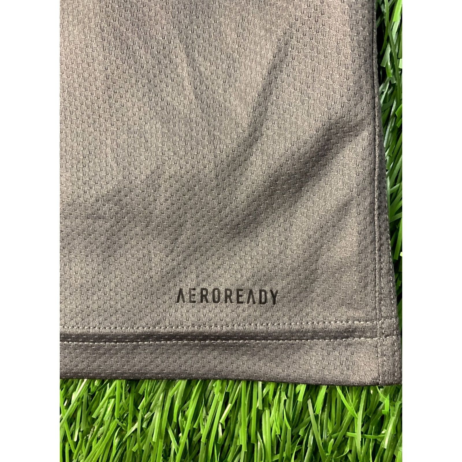 Adidas ADIDAS PERFORMANCE POLO SHIRT Mens Football Jersey 2024 L Gray Short Sleeve 100% Polyester Recycled Comfort Classic polo Size US L / EU 52-54 / 3 - 4 Thumbnail