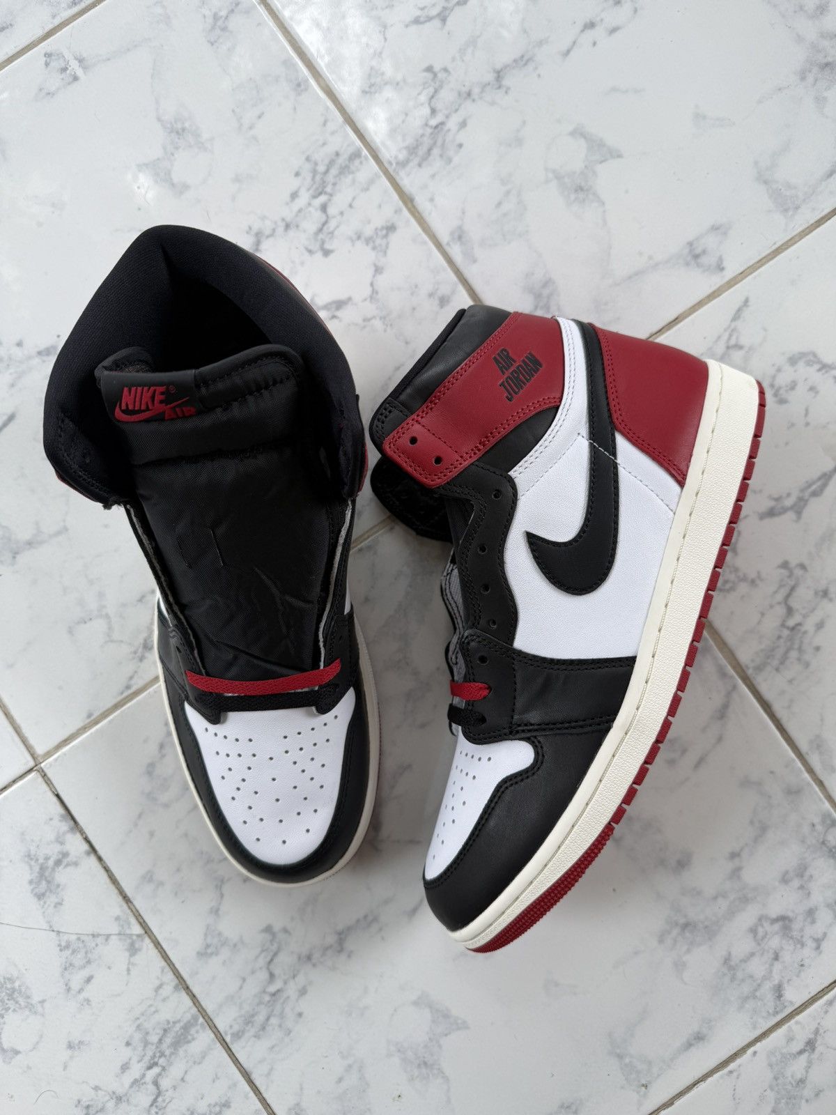 Jordan Brand Air Jordan 1 black Toe Size US 11.5 / EU 44-45 - 3 Thumbnail