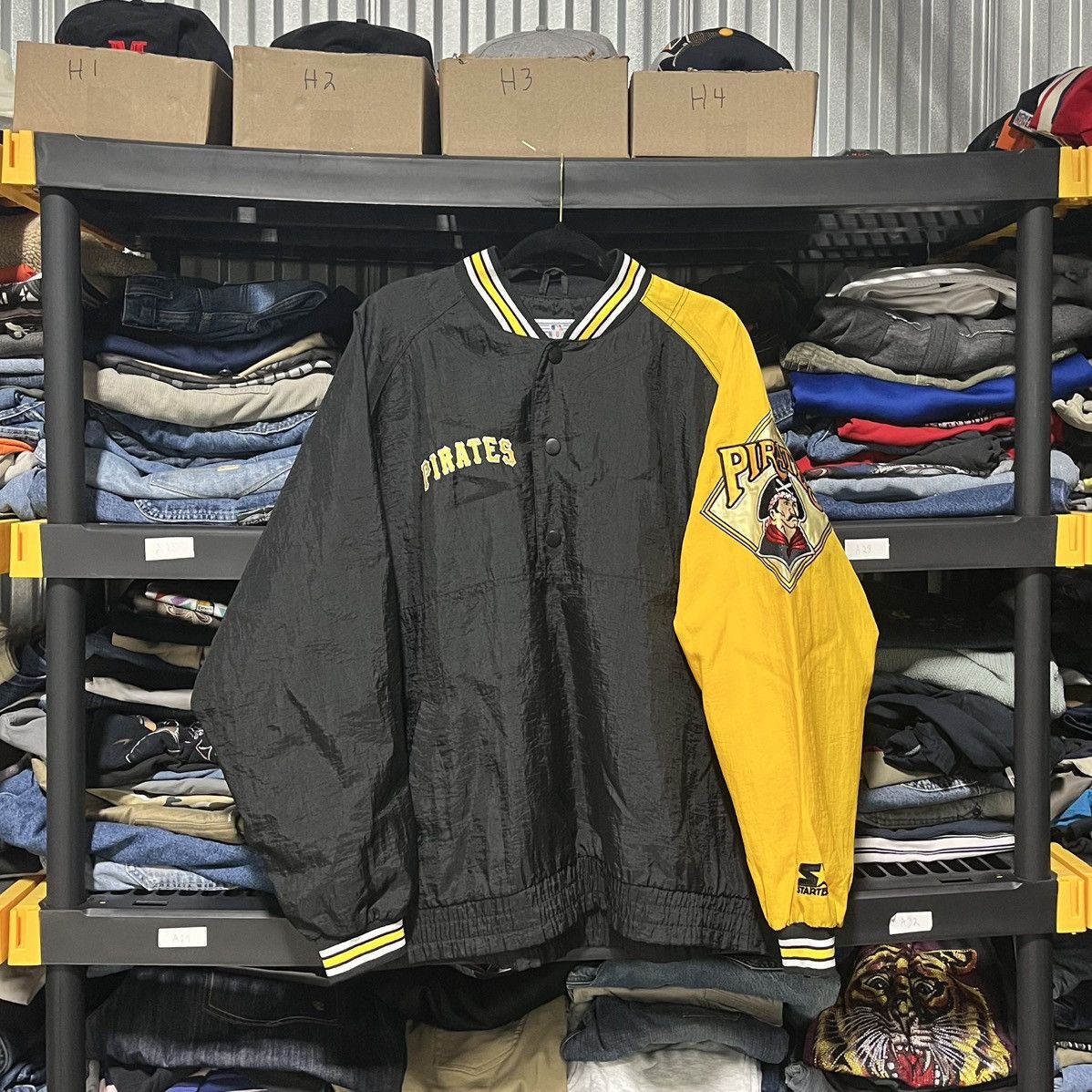 Starter VINTAGE 90s PITTSBURGH PIRATES STARTER JACKET BLACK YELLOW Size US L / EU 52-54 / 3 - 1 Thumbnail