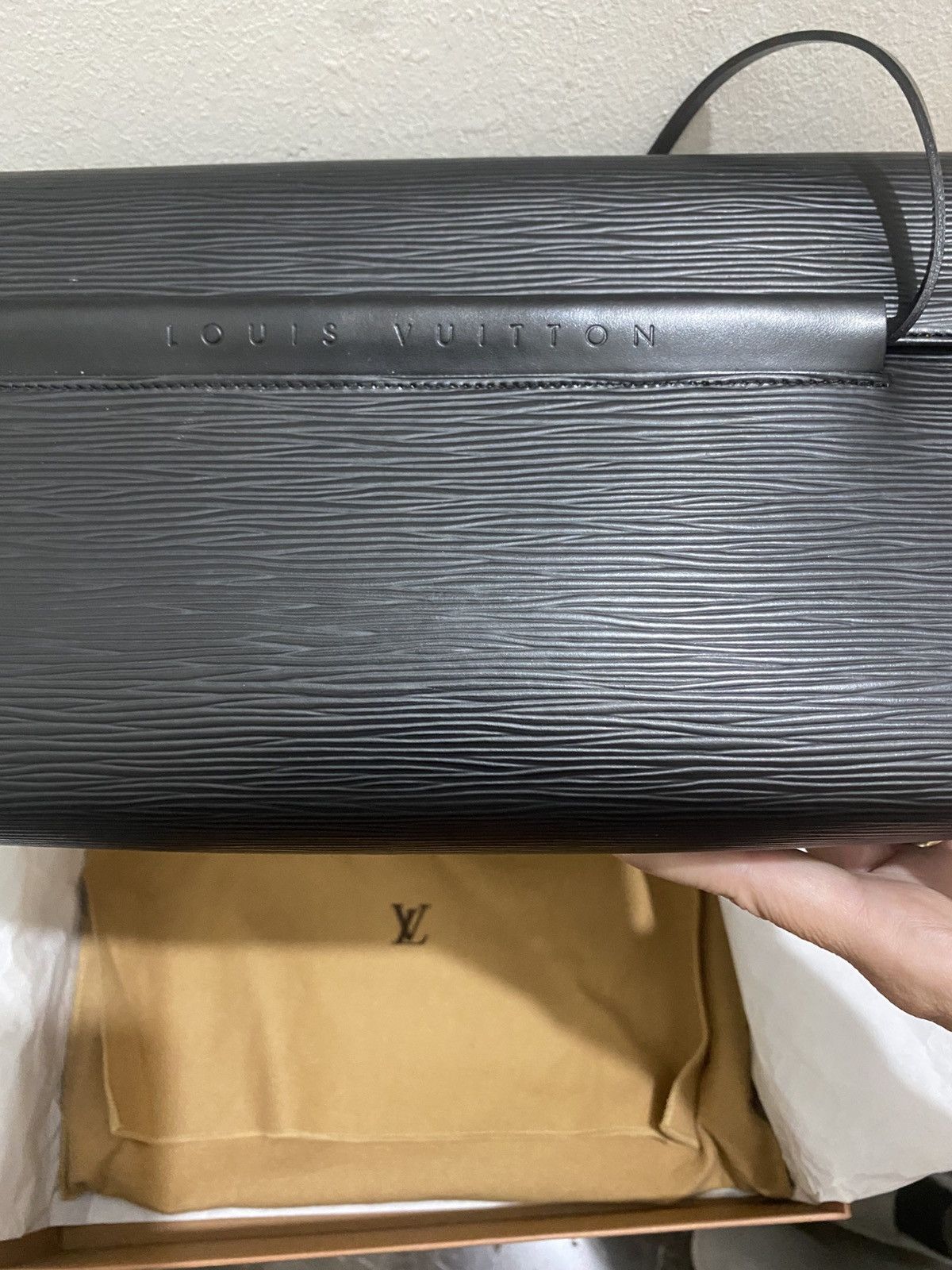 Louis Vuitton LOUIS VUITTON BLACK LEATHER HANDBAG Size ONE SIZE - 8 Thumbnail