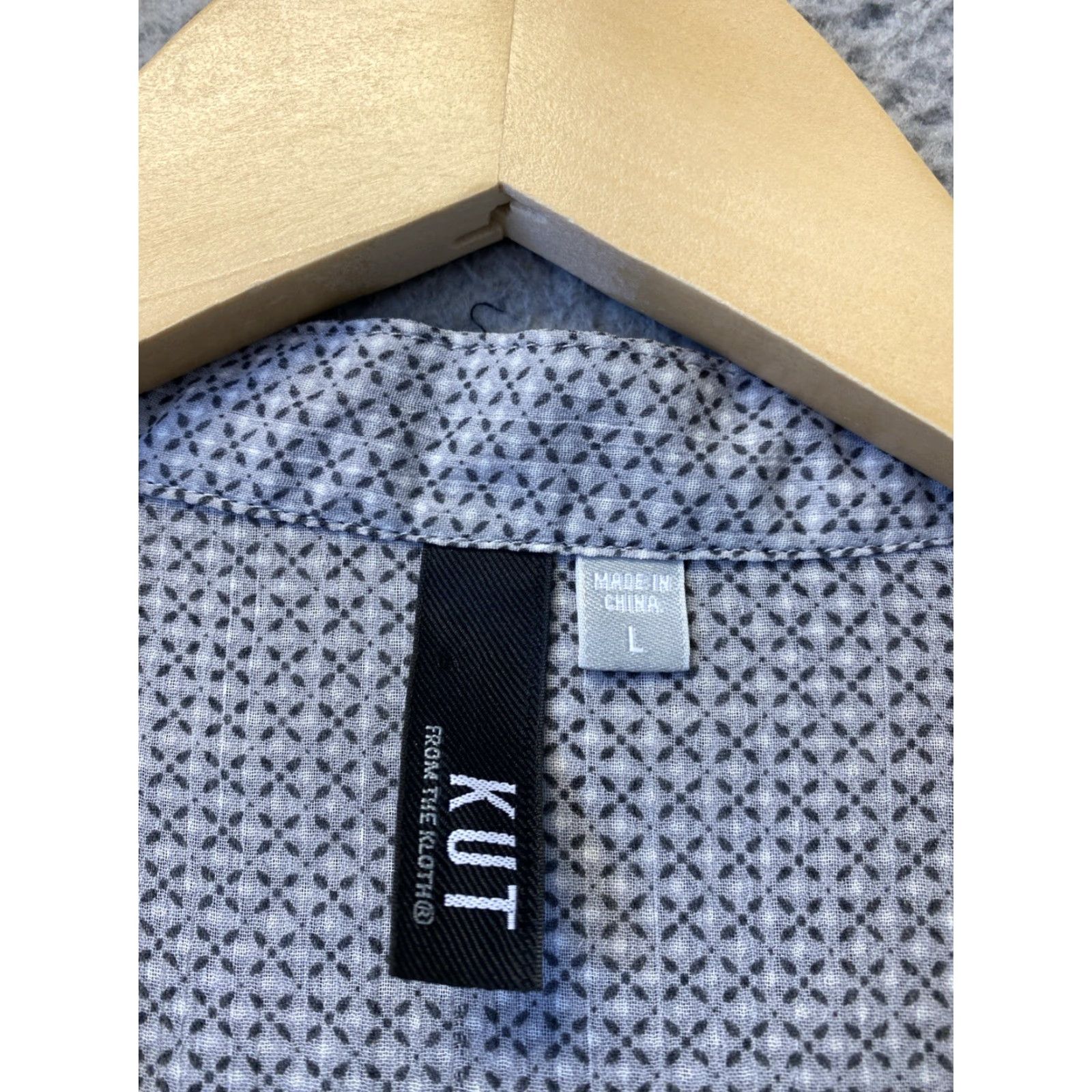 Vintage VINTAGE KUT FROM THE KLOTH Gray Tunic Blouse Womens Size L V-Neck Cross Print Size L / US 10 / IT 46 - 3 Thumbnail