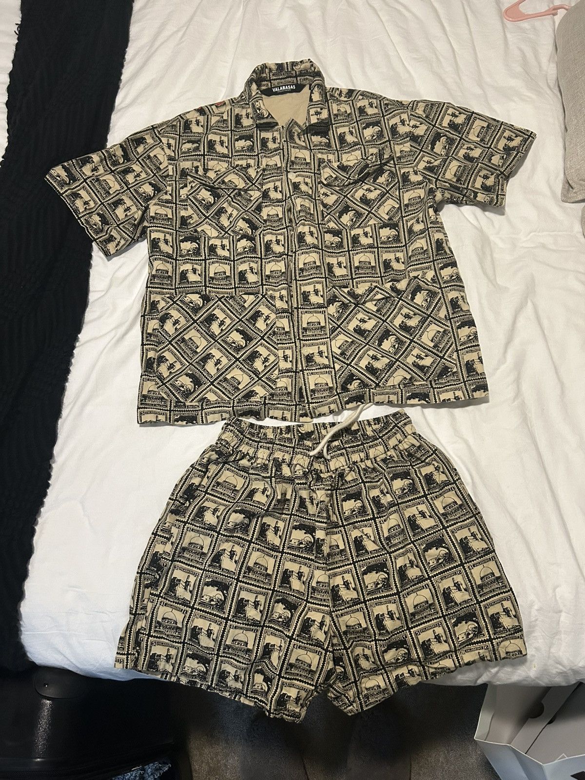 Valabasas Valabasas set worn one time Size US L / EU 52-54 / 3 - 1 Thumbnail