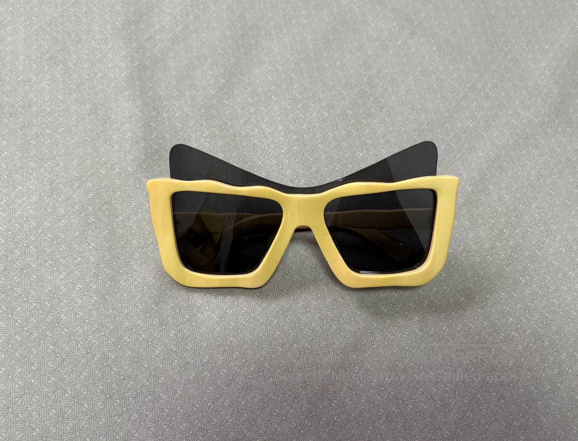 Walter Van Beirendonck Yellow Square Frame Sunglasses with Bow Detail. Size ONE SIZE - 1 Thumbnail