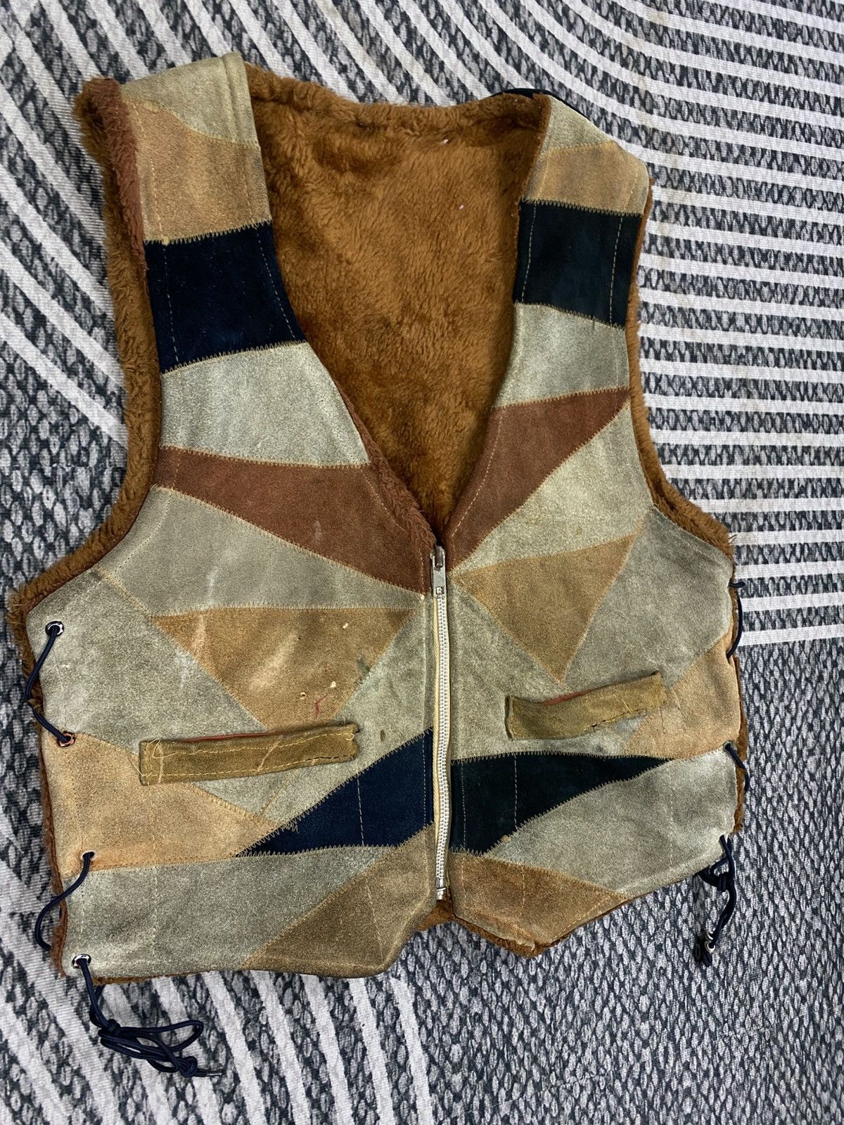 Japanese Brand Vintage Patchwork Suede Sherling Vest Size US S / EU 44-46 / 1 - 4 Thumbnail