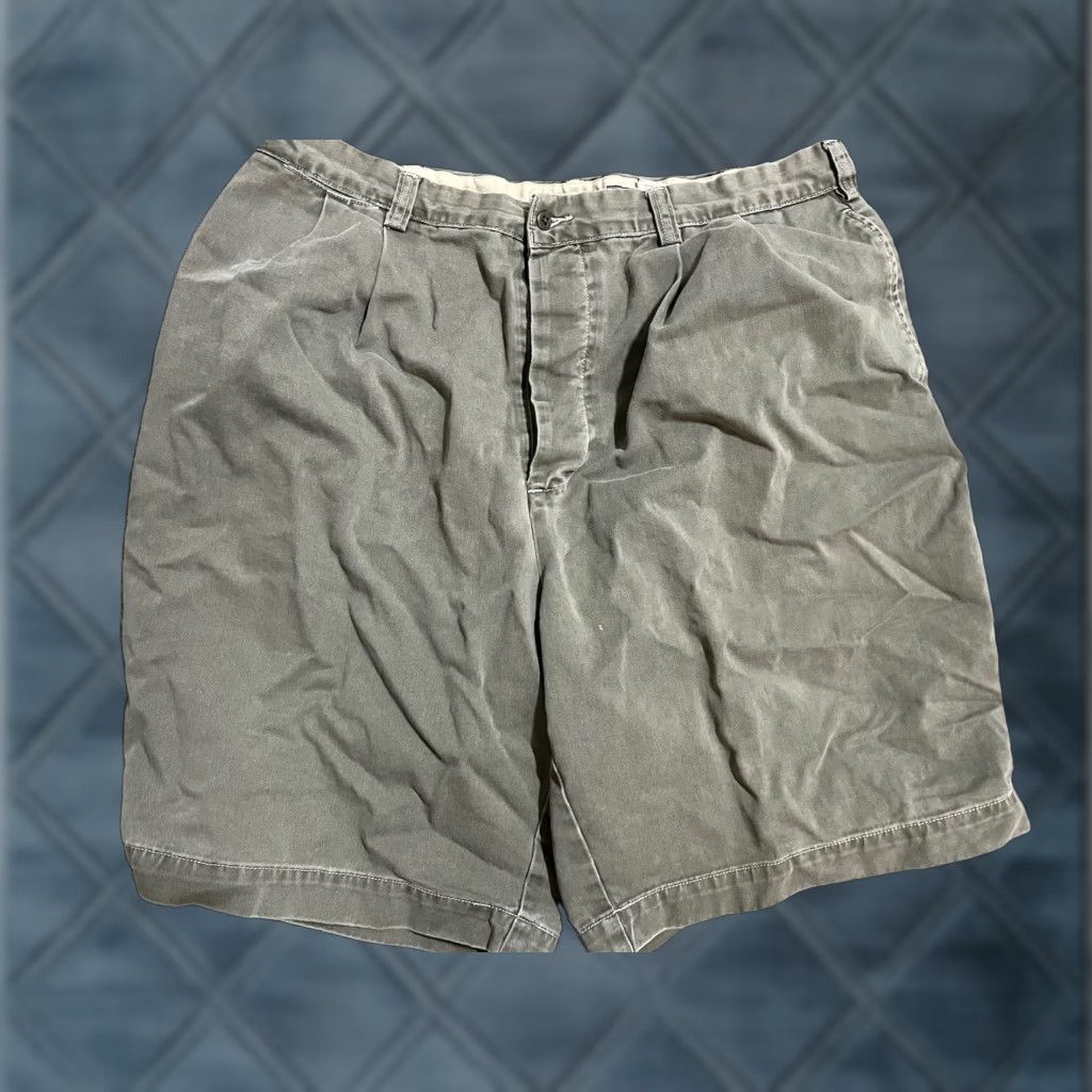 Gap VINTAGE Gap Shorts Mens 38 Green Pleated Chino Relaxed Fit 90s Preppy Mens Size US 38 / EU 54 - 1 Thumbnail