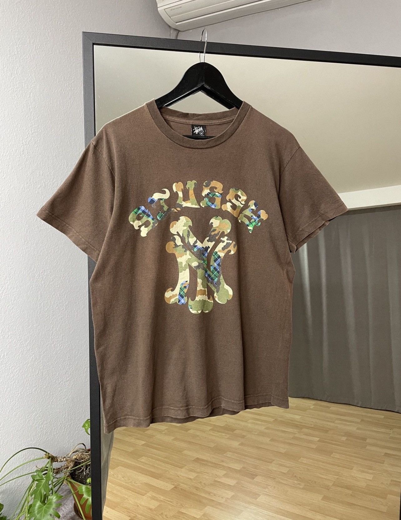 Stussy Vintage Y2K Stussy x New York Yankees Brown Tee T-shirt Size US M / EU 48-50 / 2 - 1 Thumbnail