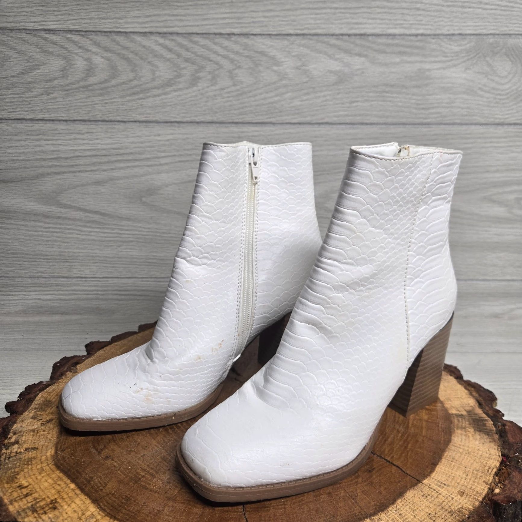 Vintage VINTAGE Altar'd State Women's Western Cowgirl Ankle Boots Size 6.5 Faux Leather White Vegan Booties Size US 6.5 / IT 36.5 - 2 Thumbnail